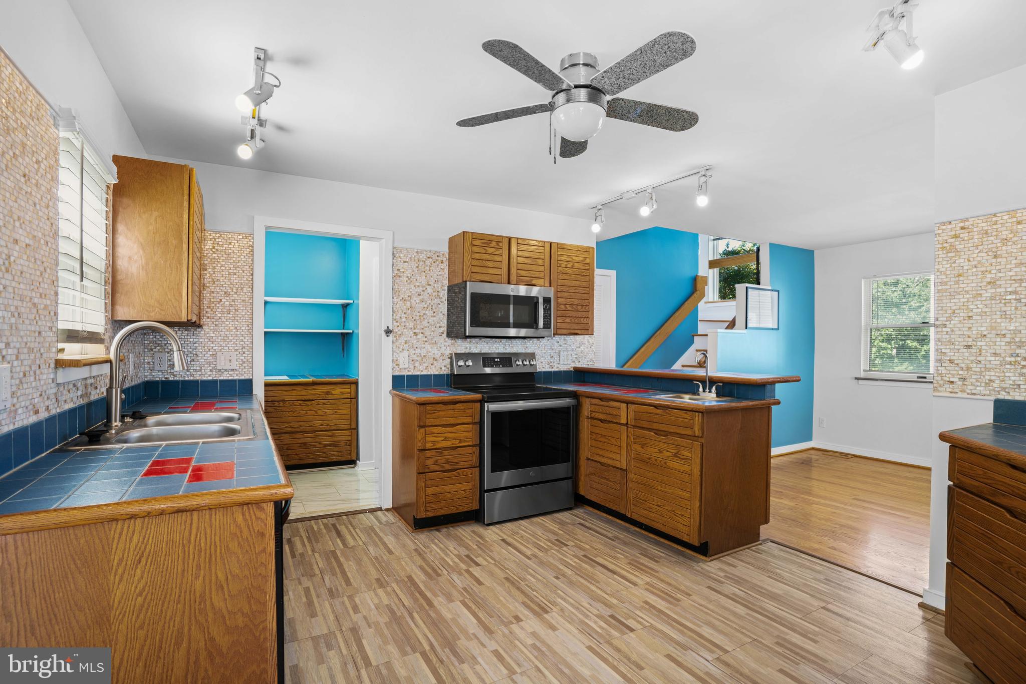 FELICITY COVE - Residential Lease