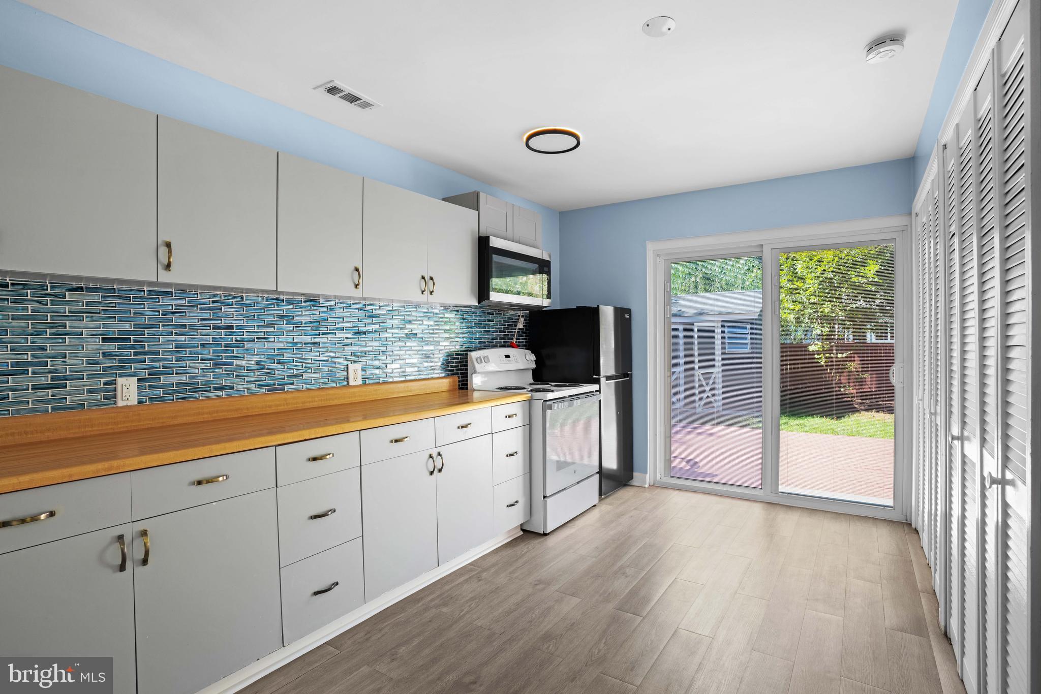 FELICITY COVE - Residential Lease