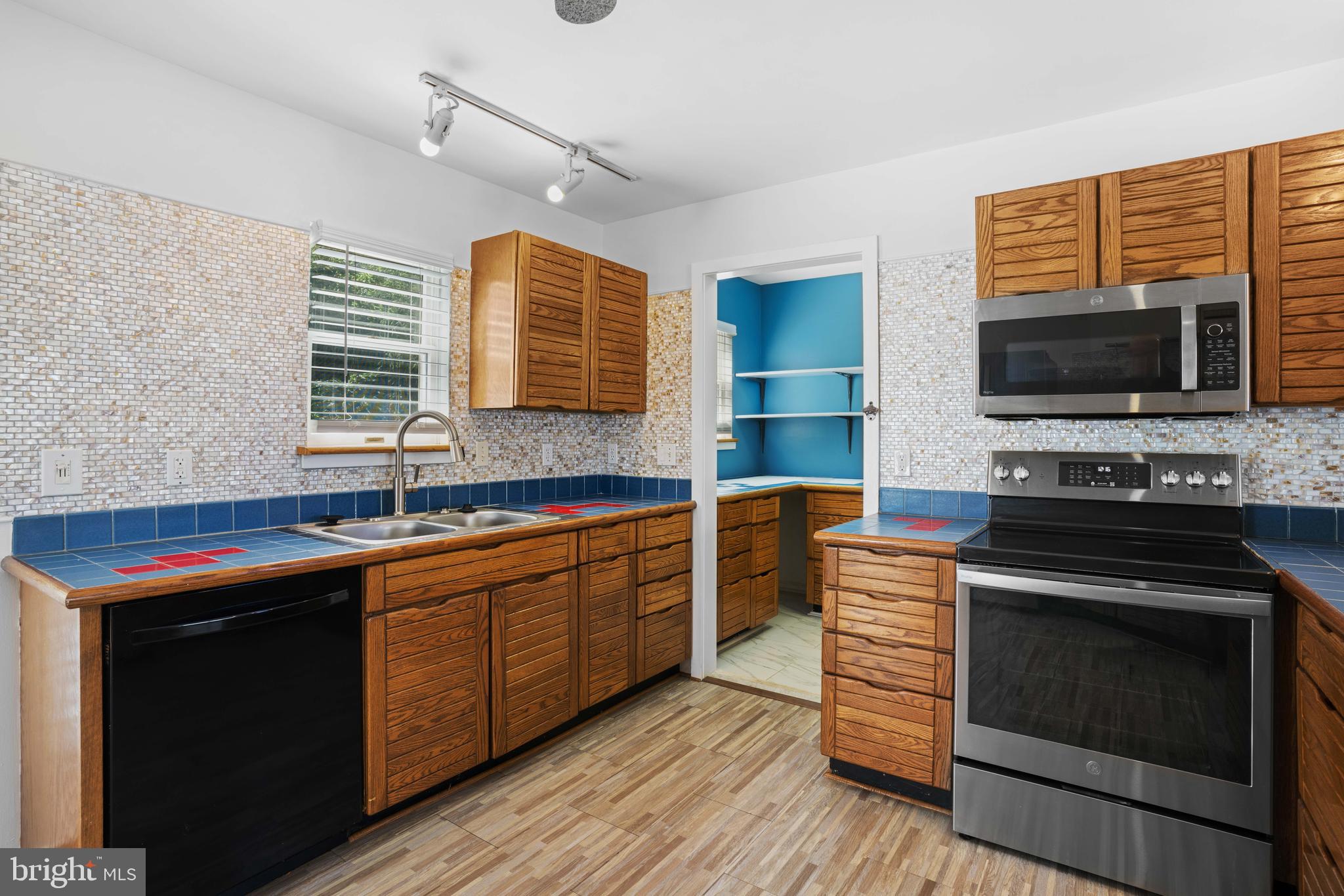 FELICITY COVE - Residential Lease