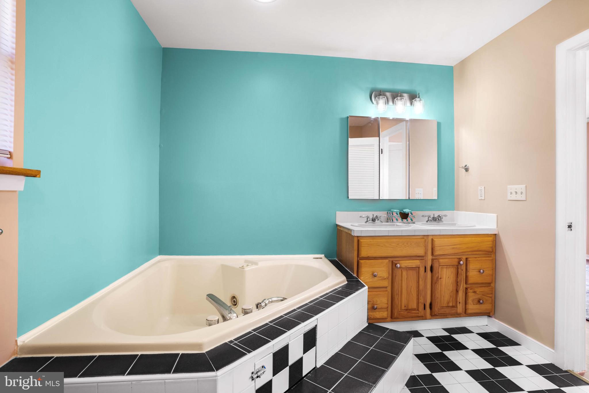 FELICITY COVE - Residential Lease