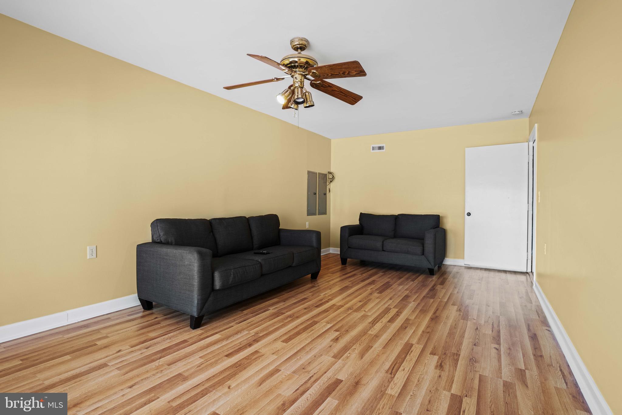 FELICITY COVE - Residential Lease