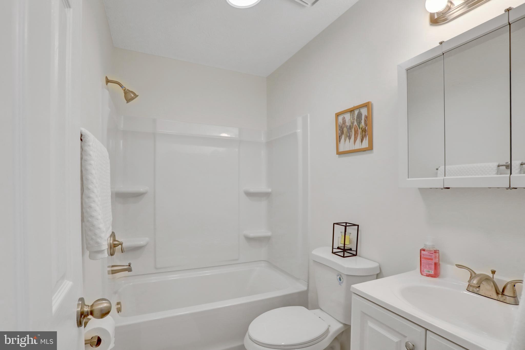 ROBINS GLENN - Residential