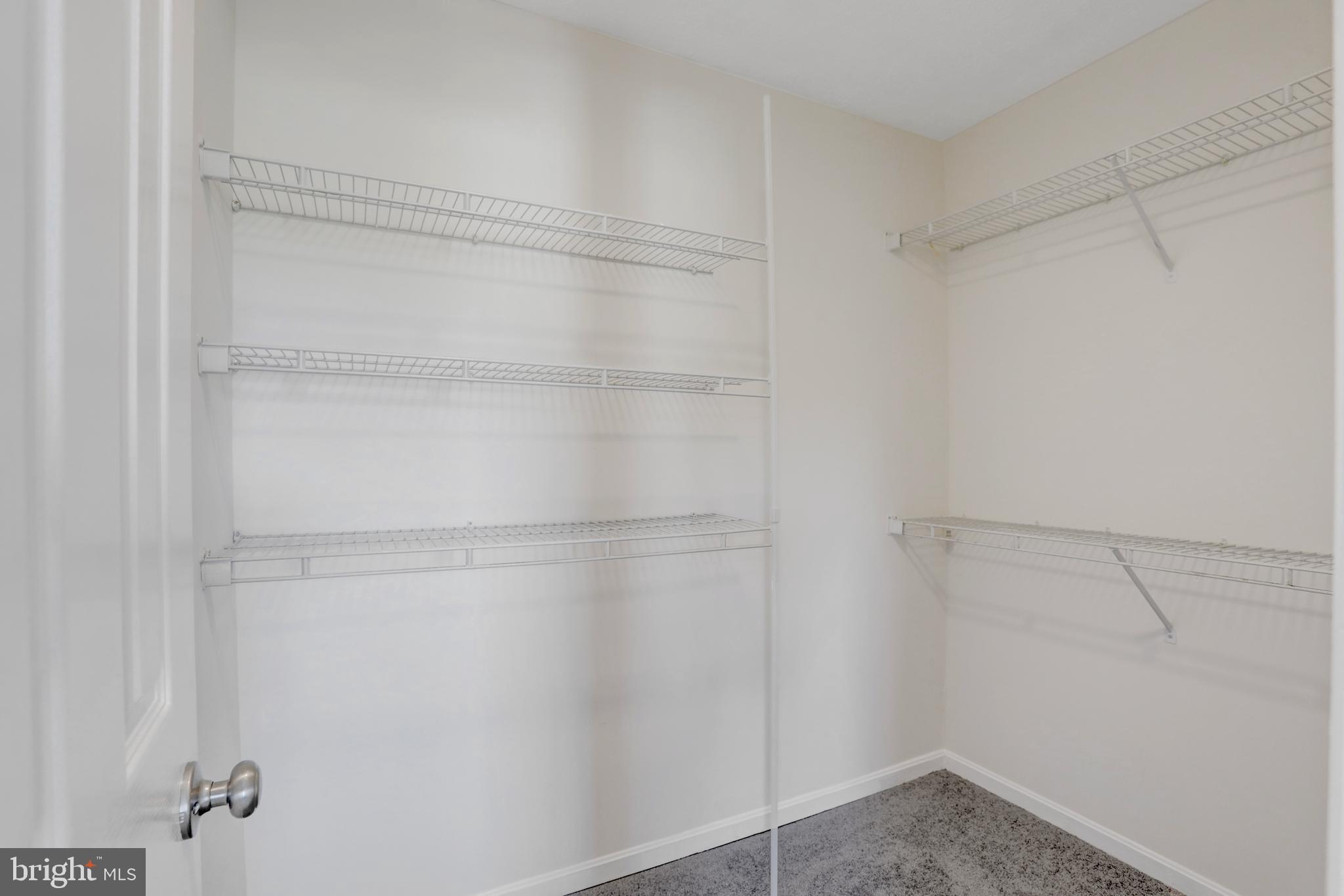 ROBINS GLENN - Residential