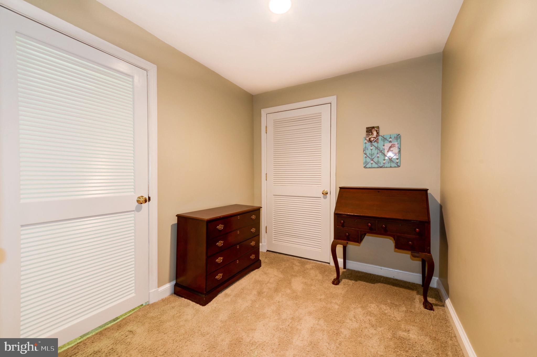 COUNTRY CLUB HILLS - Residential