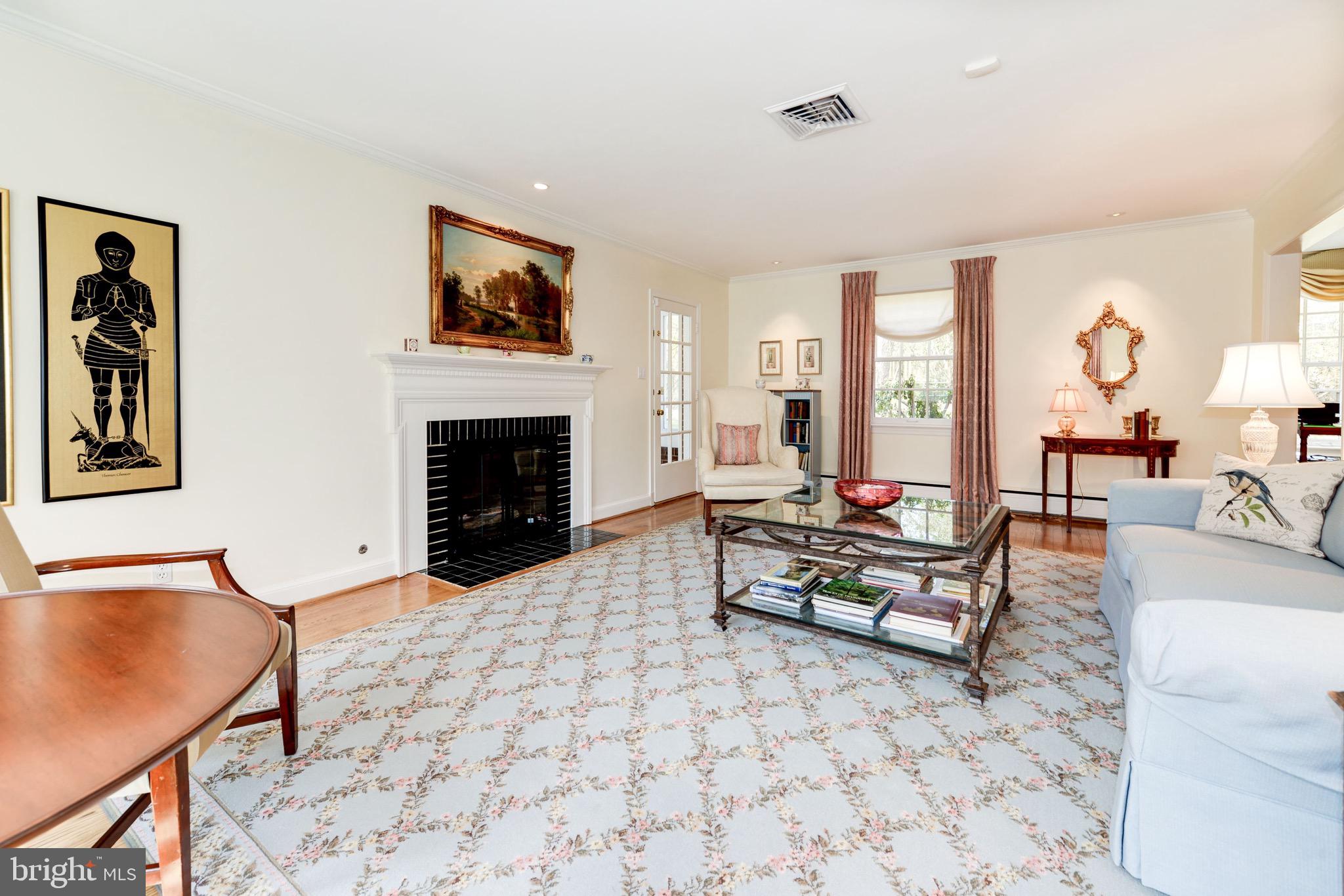 COUNTRY CLUB HILLS - Residential