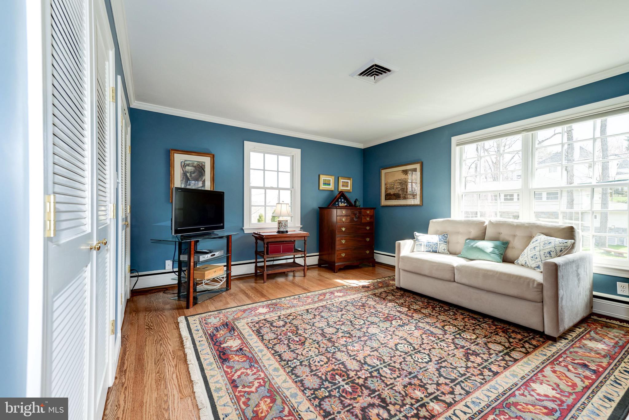 COUNTRY CLUB HILLS - Residential