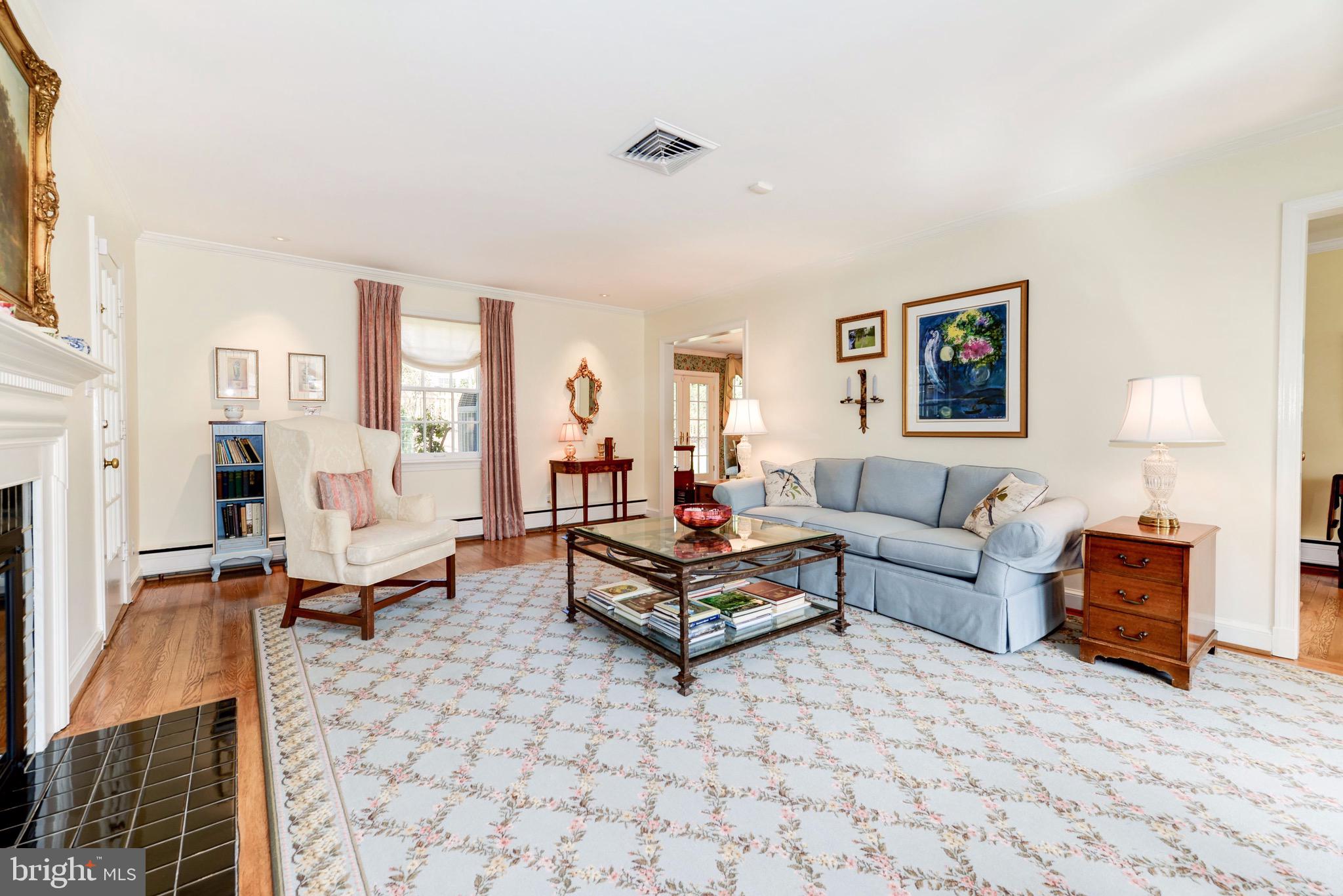 COUNTRY CLUB HILLS - Residential