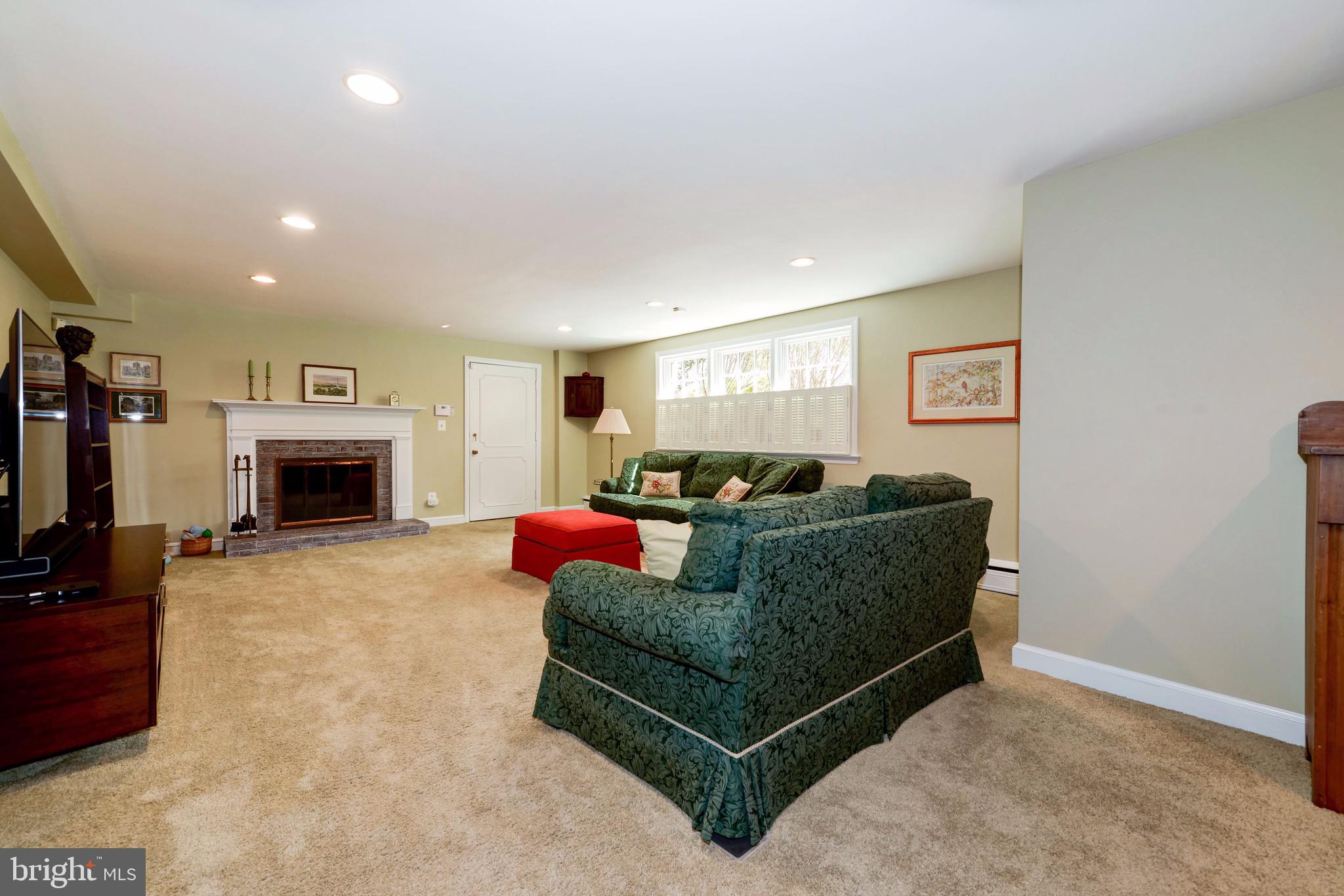 COUNTRY CLUB HILLS - Residential