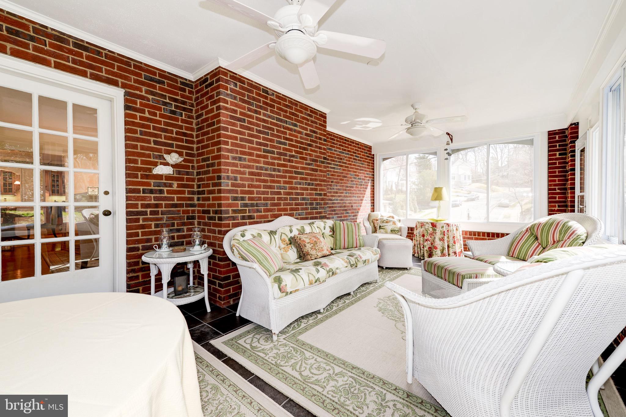 COUNTRY CLUB HILLS - Residential