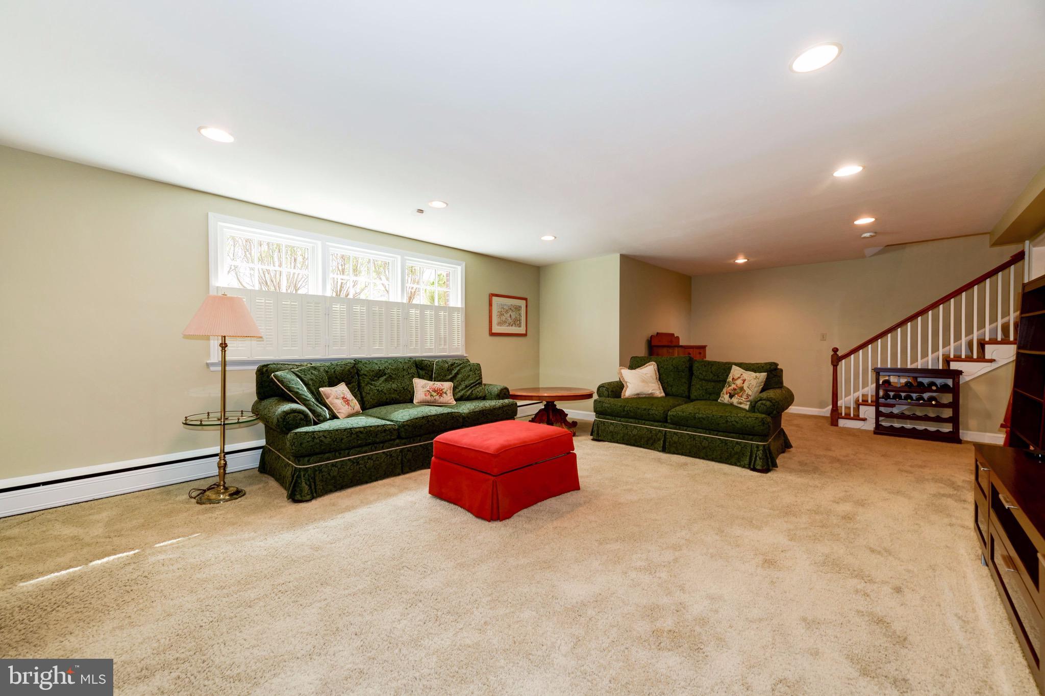 COUNTRY CLUB HILLS - Residential