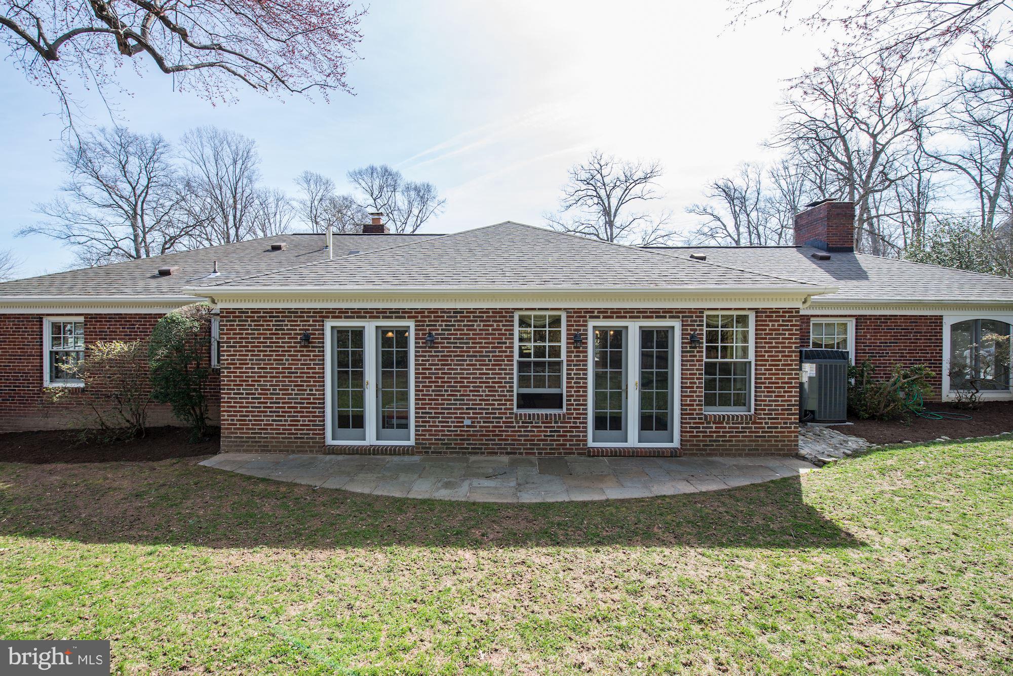 COUNTRY CLUB HILLS - Residential