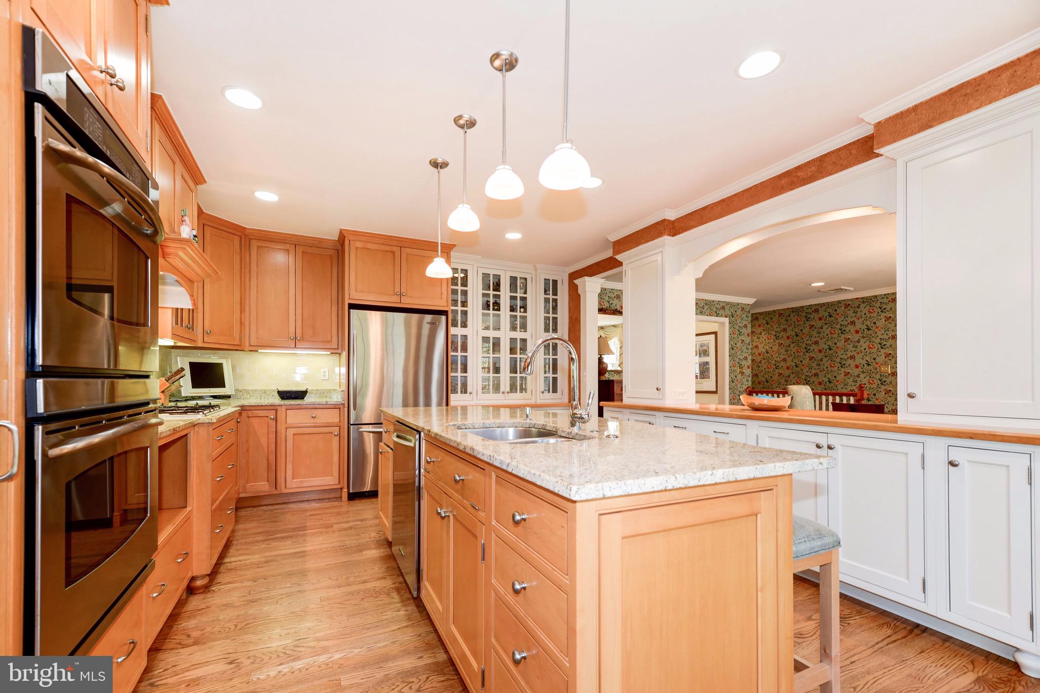 COUNTRY CLUB HILLS - Residential