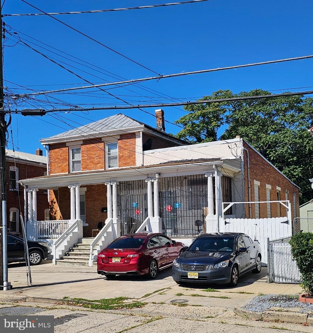 406 S 6TH STREET