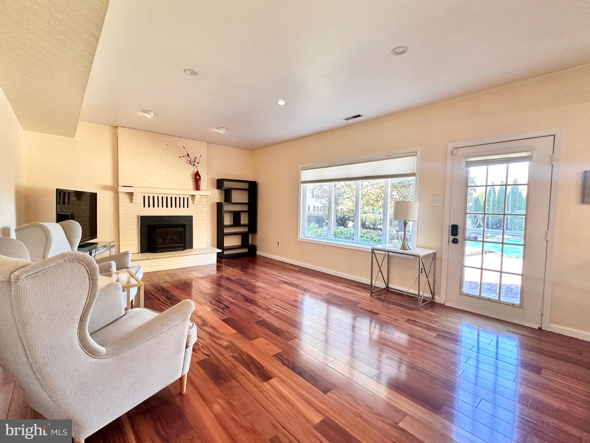 YARDLEY HUNT - Residential Lease