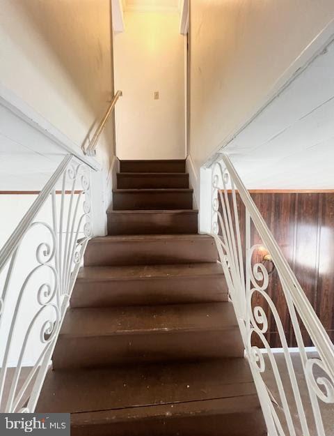 MOUNT CARMEL AREA - Residential