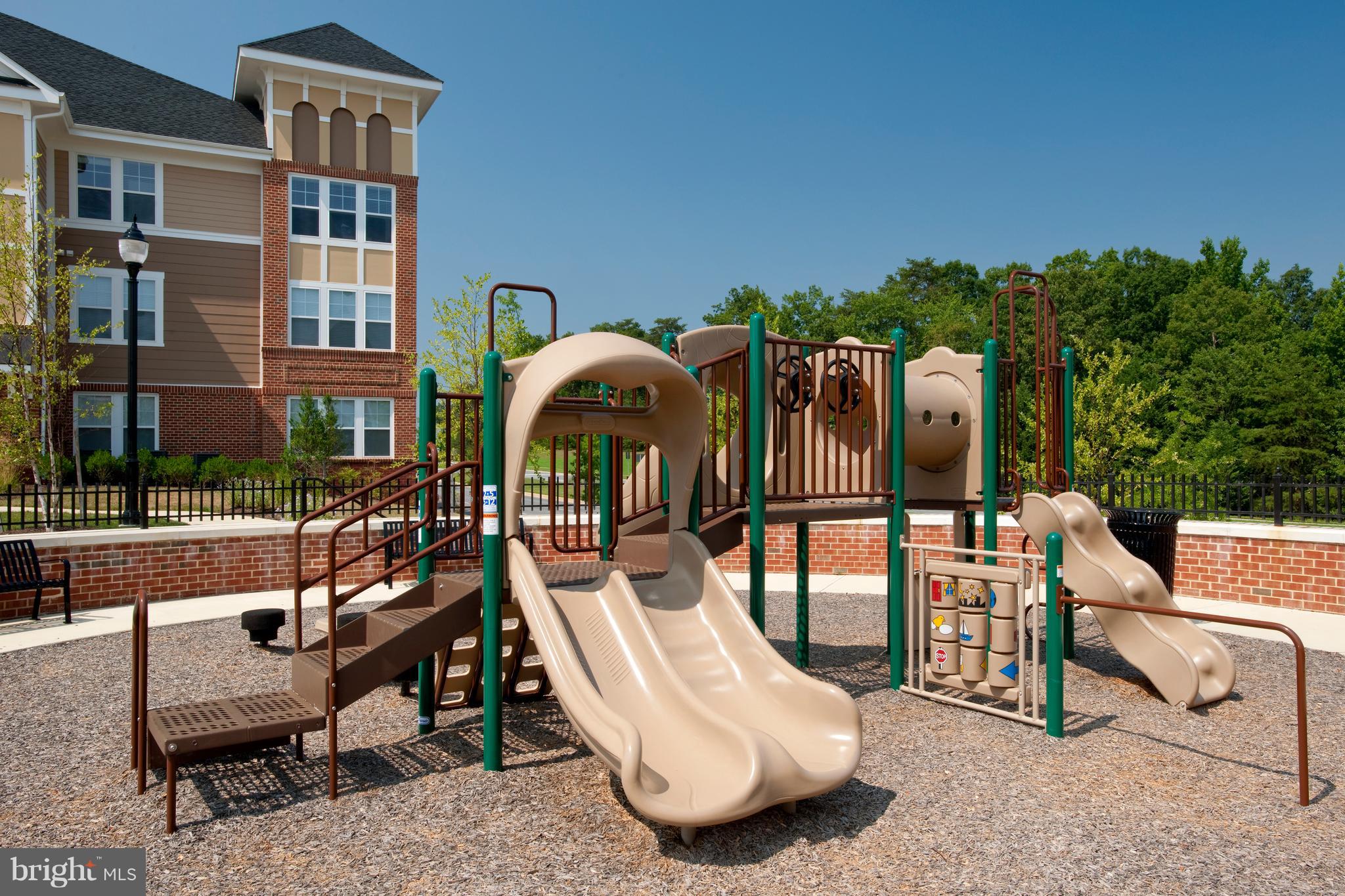 WESTCHESTER SQUARE - Residential