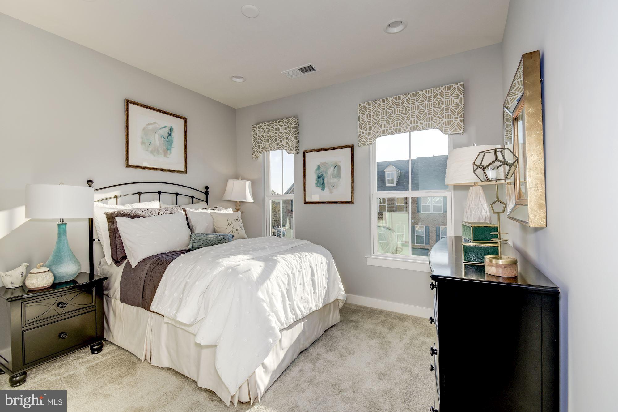 WESTCHESTER SQUARE - Residential