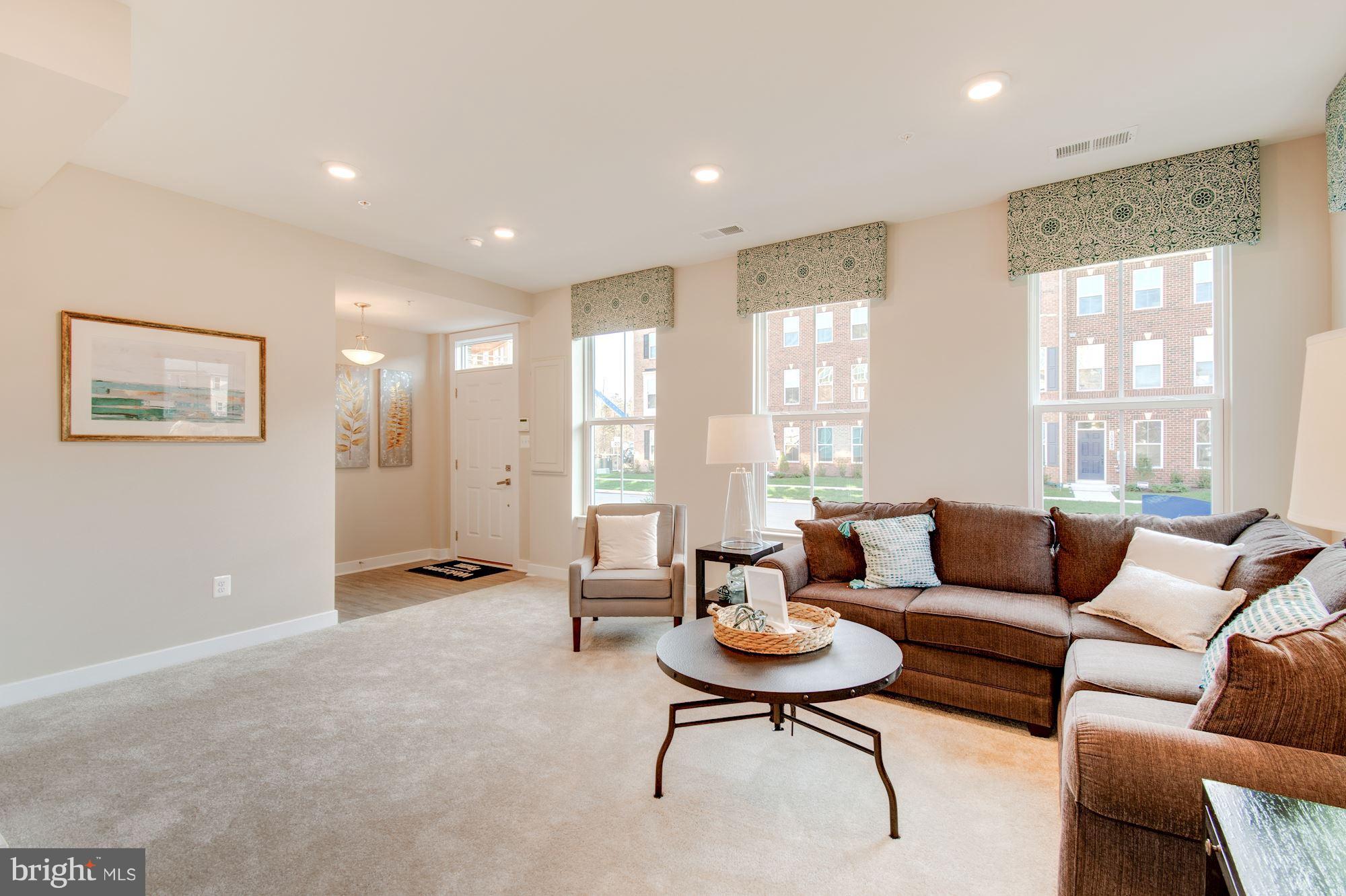 WESTCHESTER SQUARE - Residential