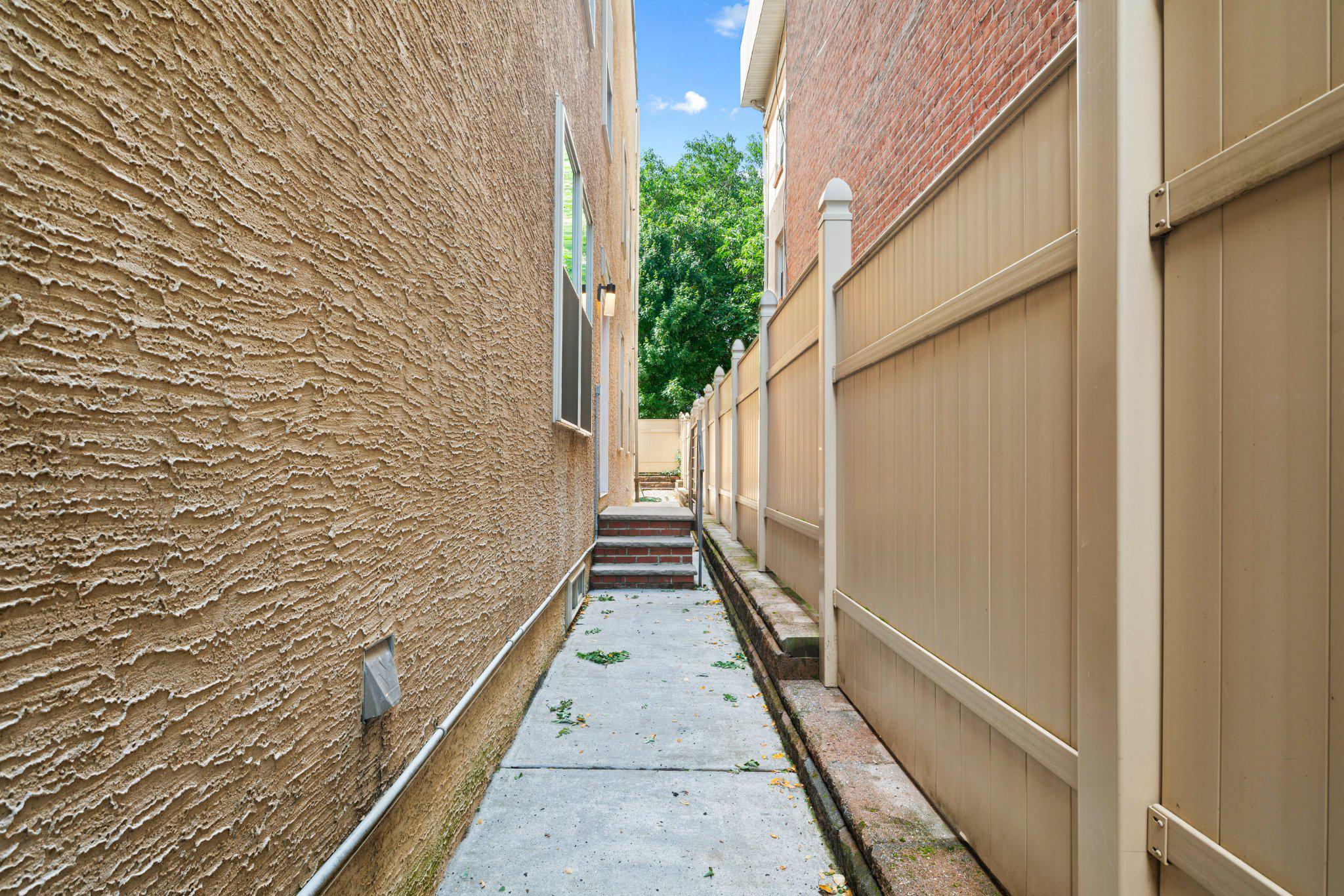 FRANCISVILLE - Residential