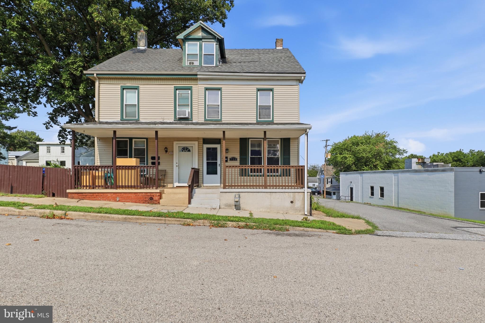 718 N FRANKLIN STREET