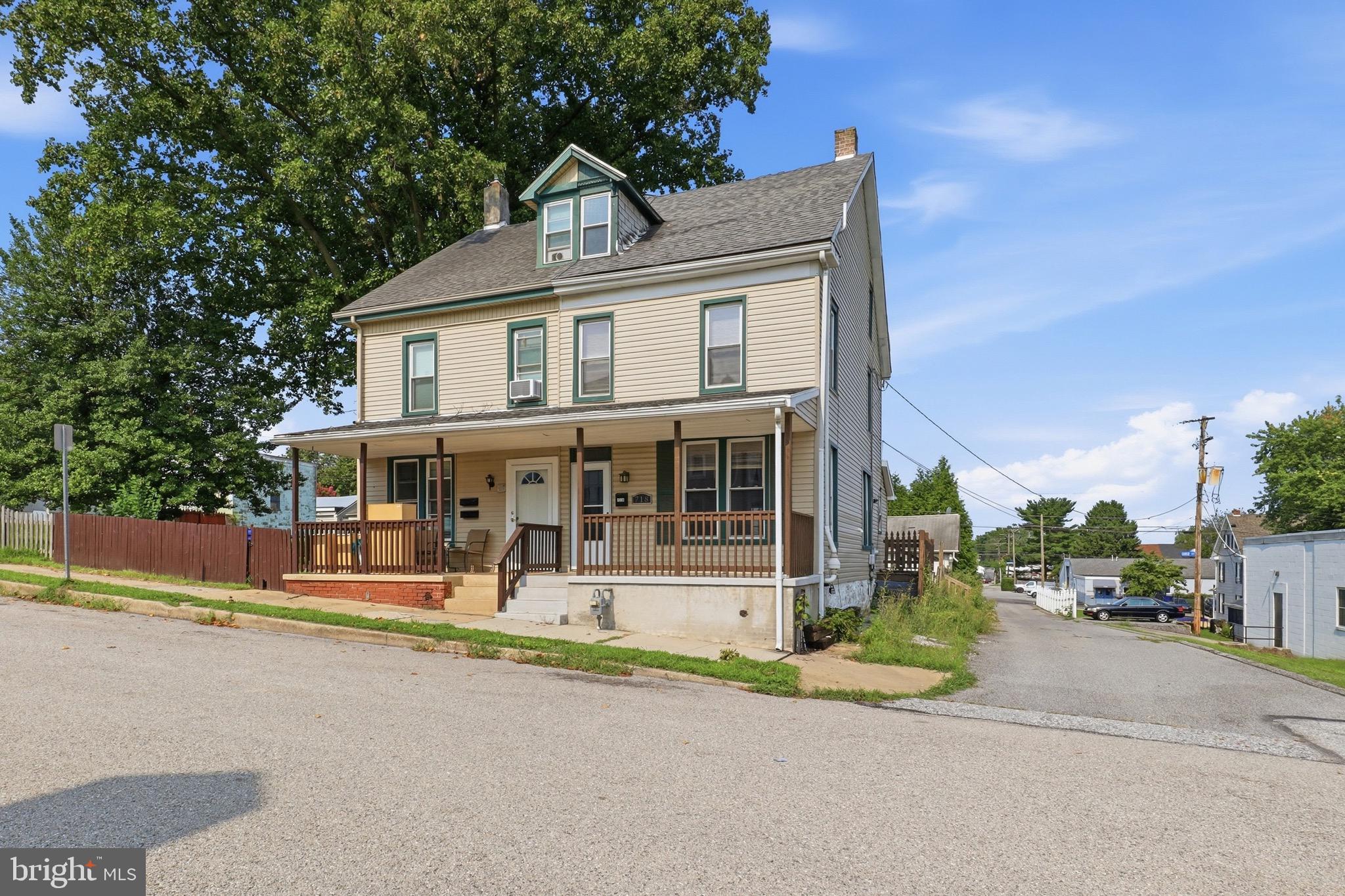 718 N FRANKLIN STREET