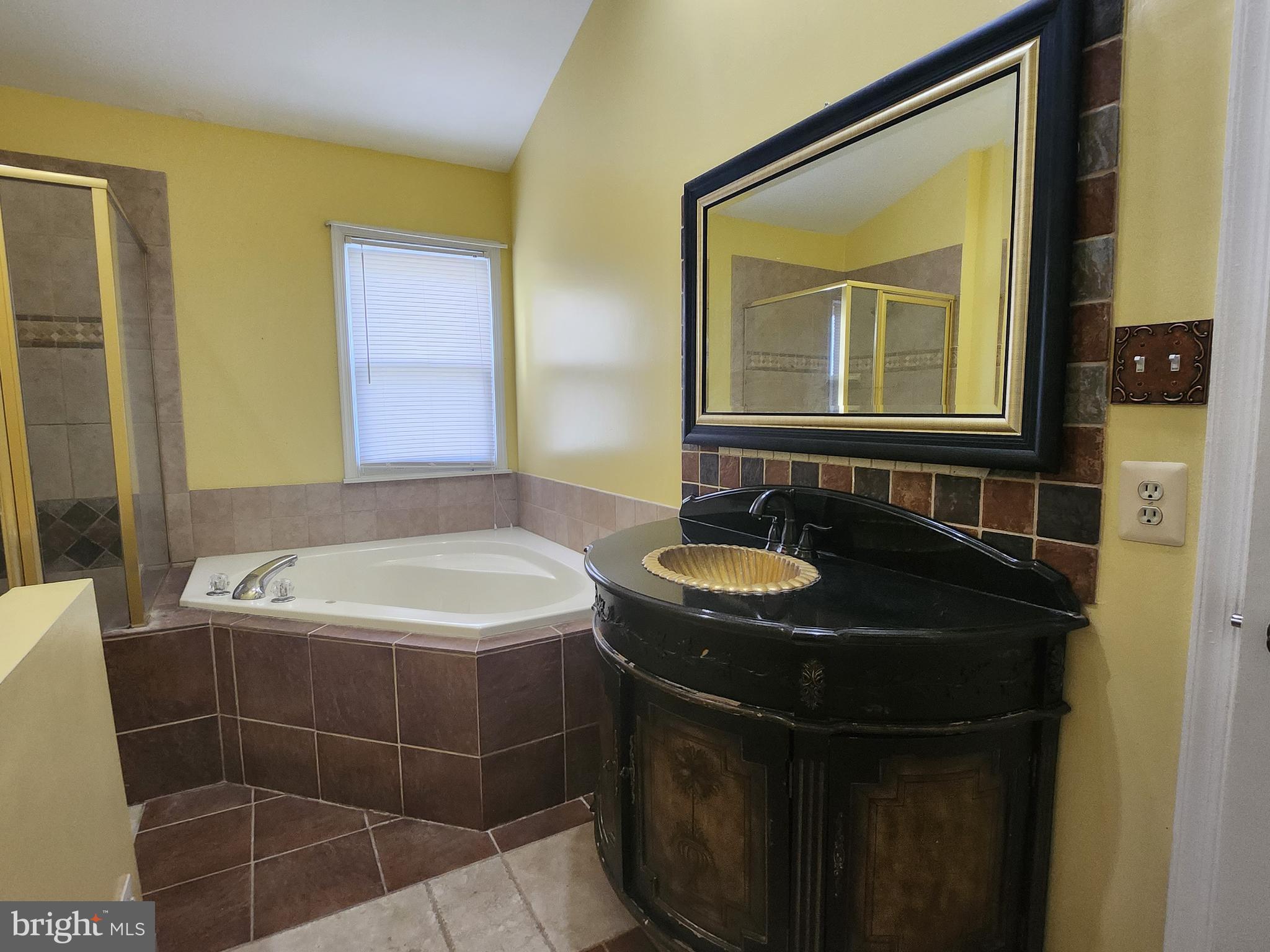 HERITAGE ESTATES - Residential Lease