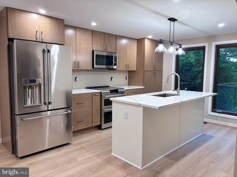 Photo of 1806 N Shore Court, RESTON, VA 20190 (MLS # VAFX2312384)