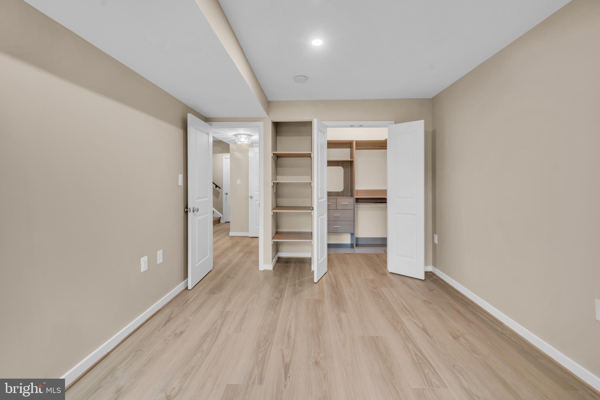 RESTON - Residential