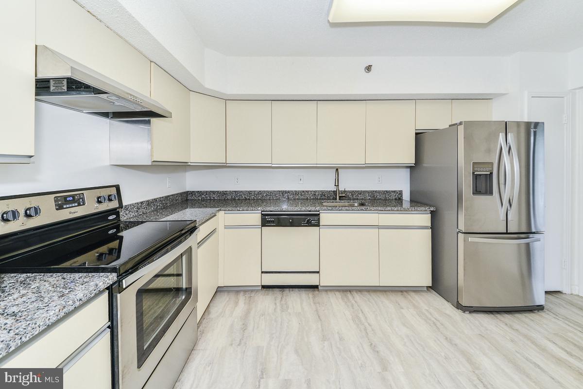 1016 S WAYNE STREET 408