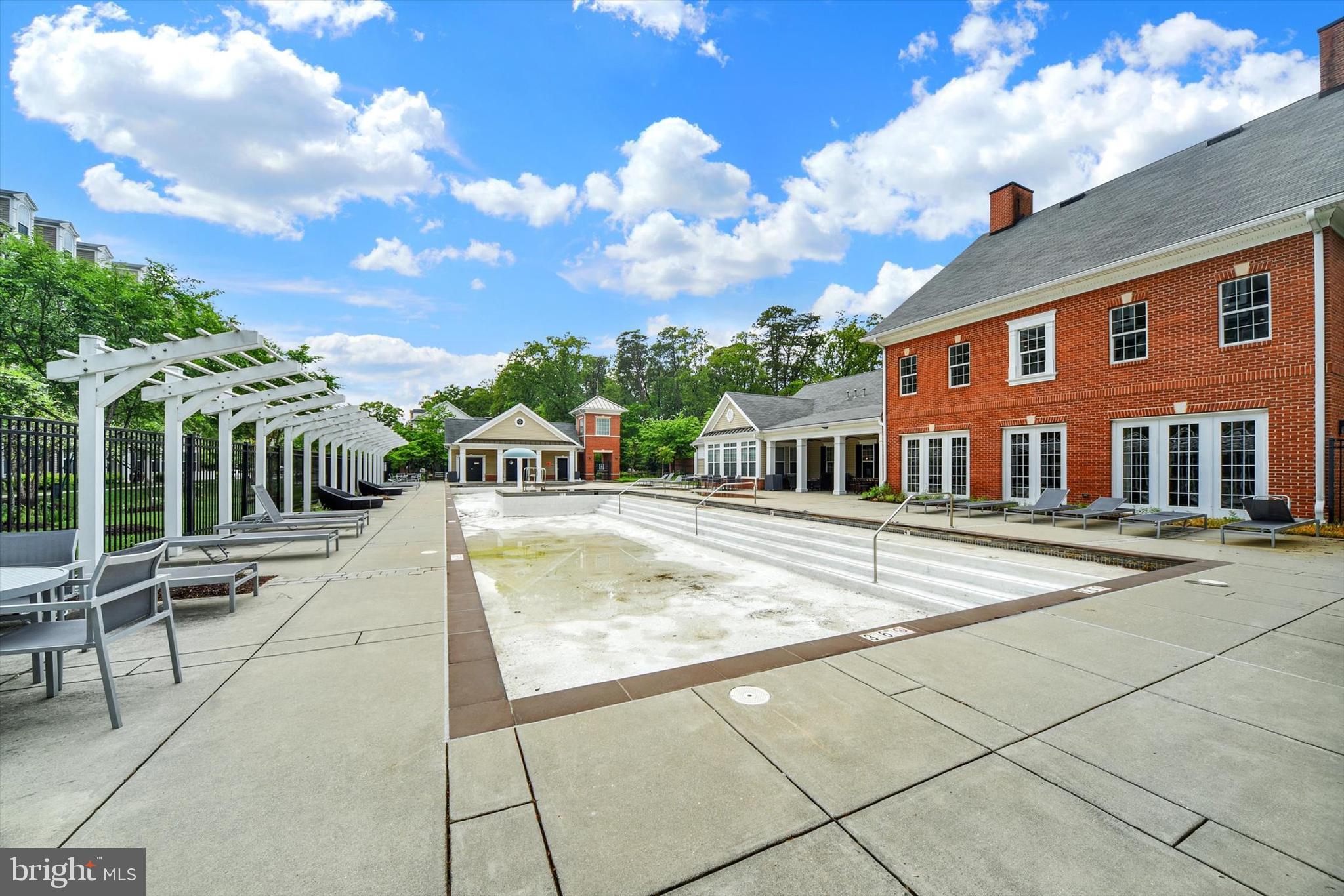 CREEKSTONE VILLAGE - Residential