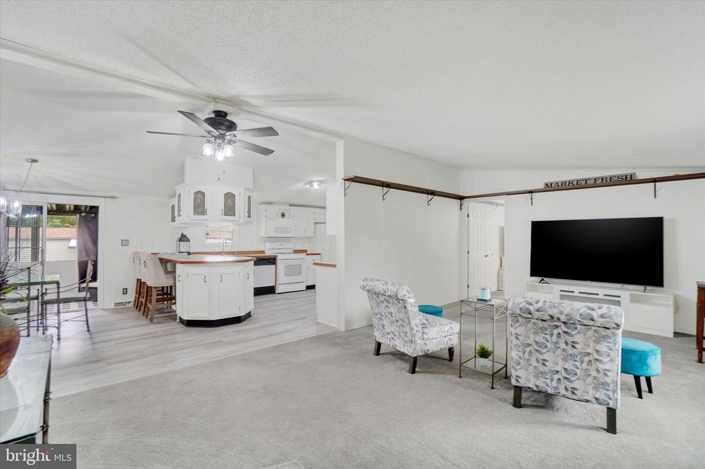 Photo of 14 Spruce Lane, MANCHESTER, PA 17345 (MLS # PAYK2090340)