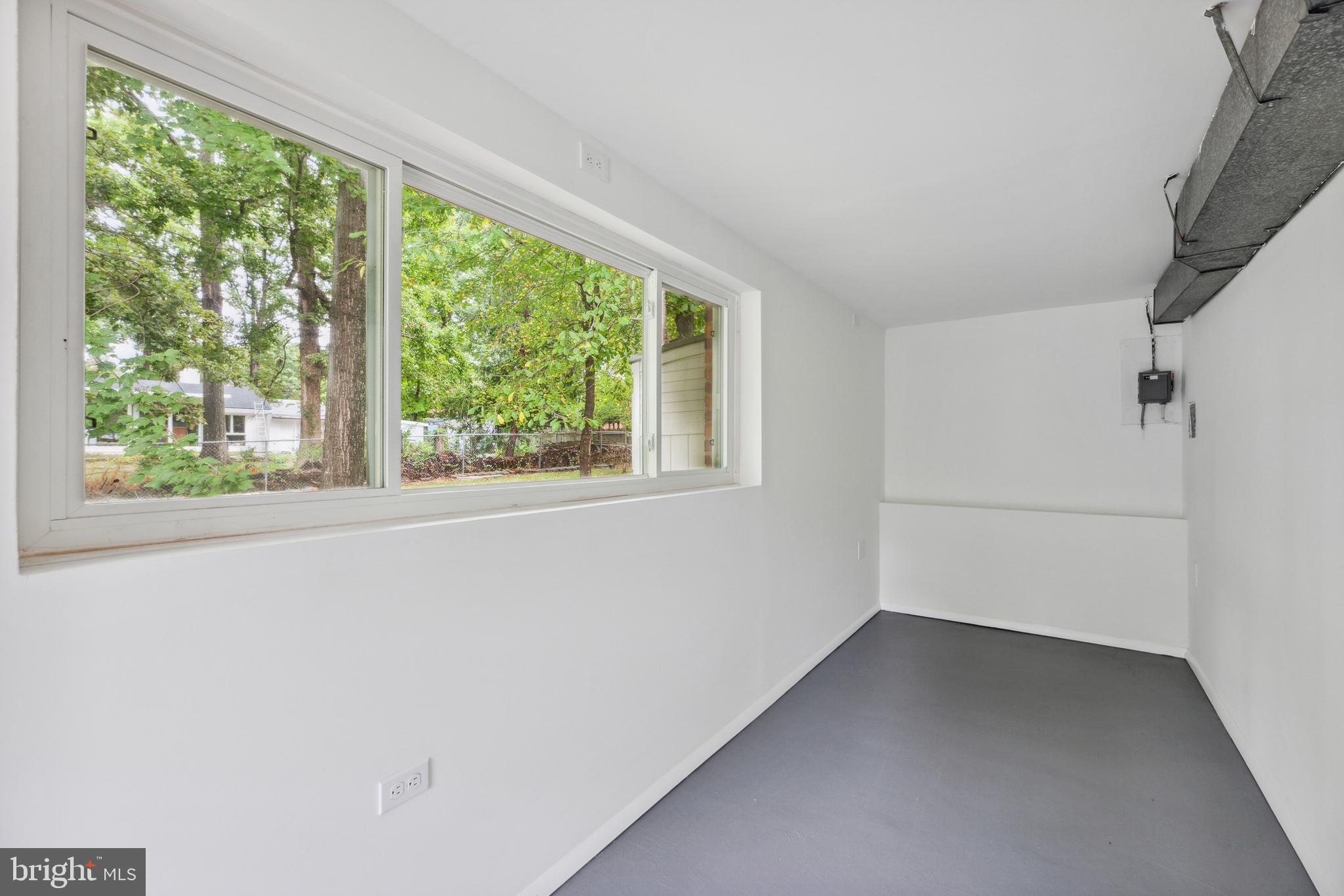 HOLMES RUN PARK - Residential Lease