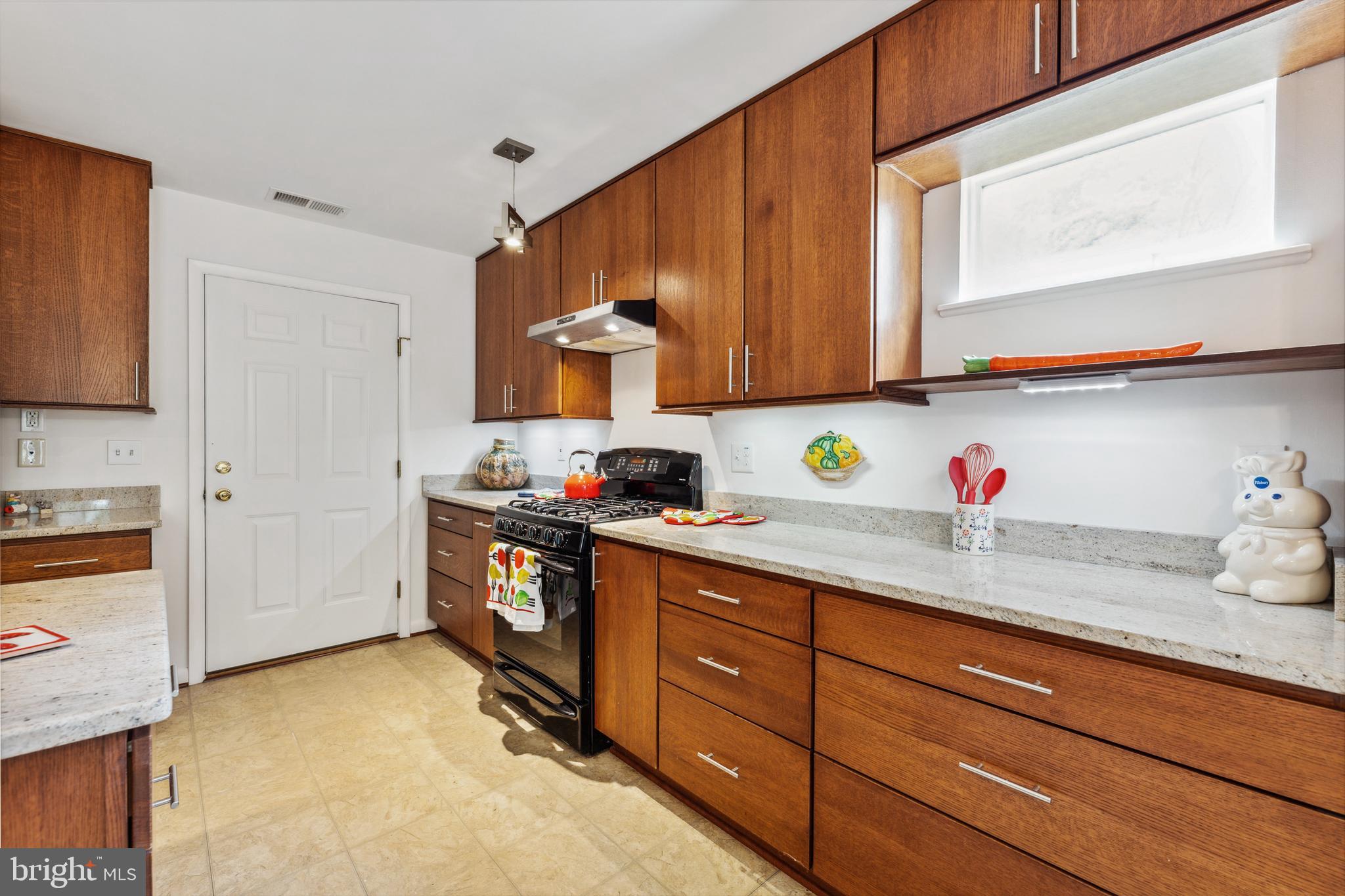 HOLMES RUN PARK - Residential Lease