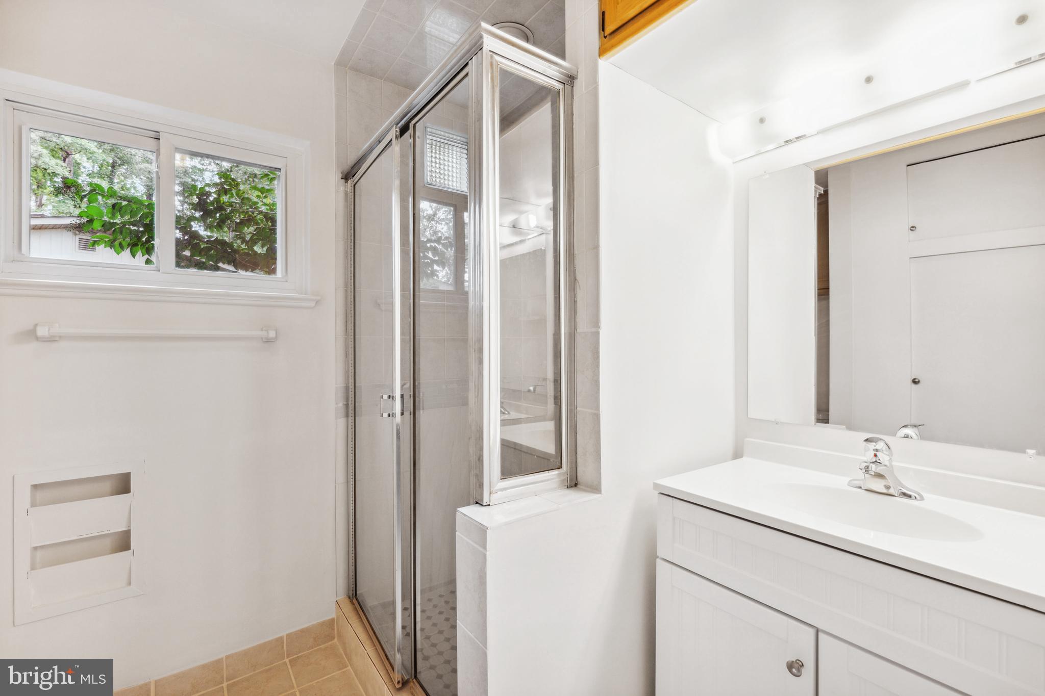 HOLMES RUN PARK - Residential Lease