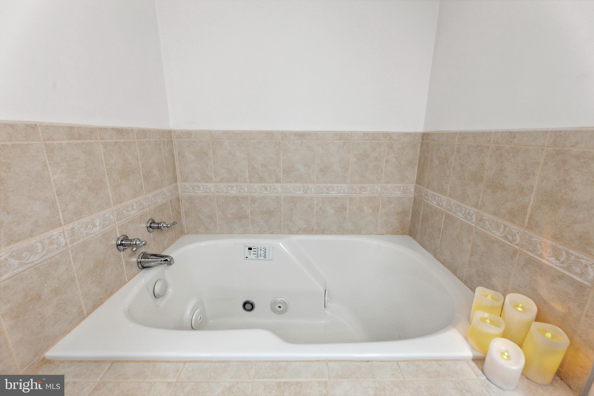 HOLMES RUN PARK - Residential Lease