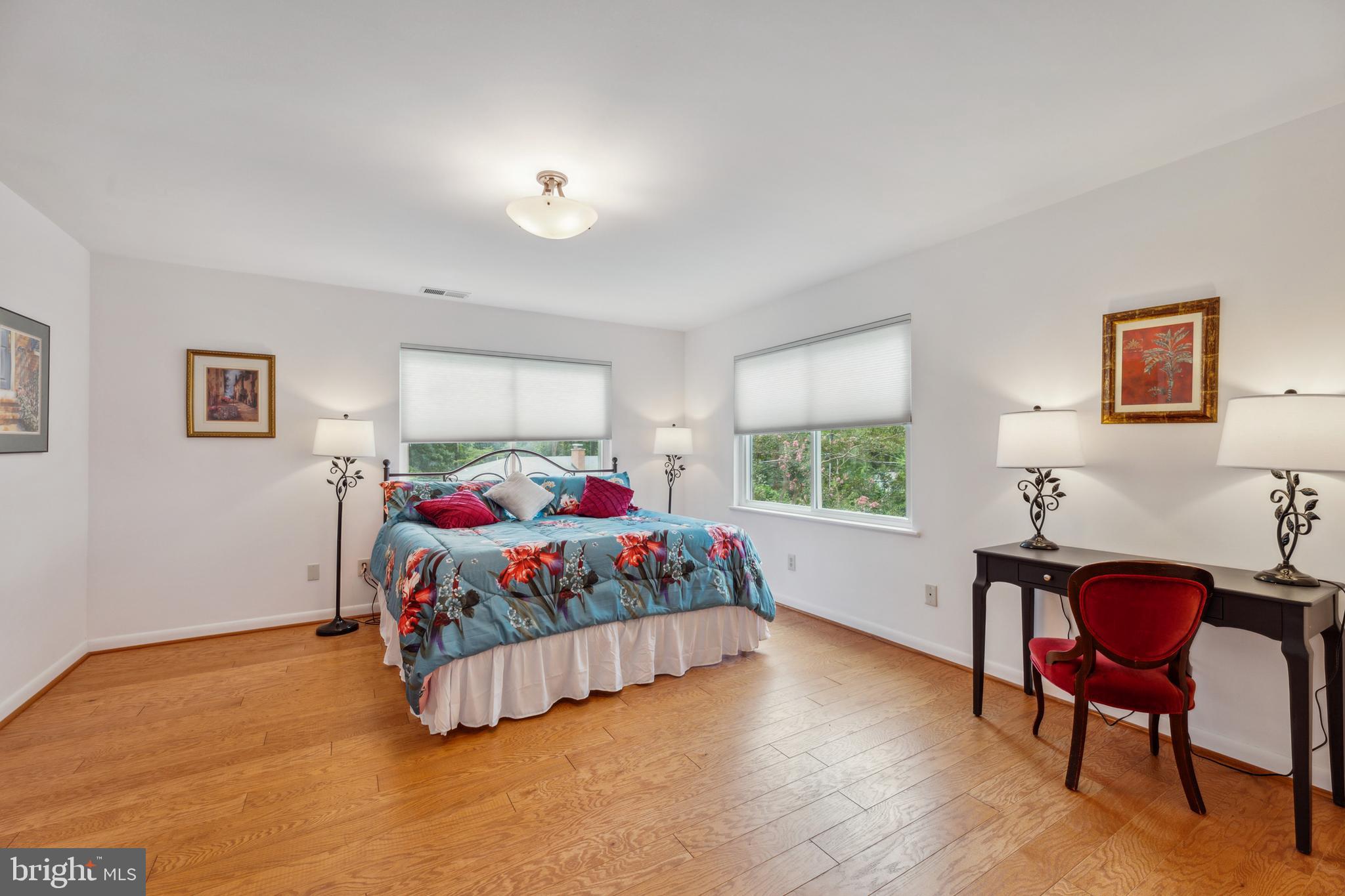 HOLMES RUN PARK - Residential Lease