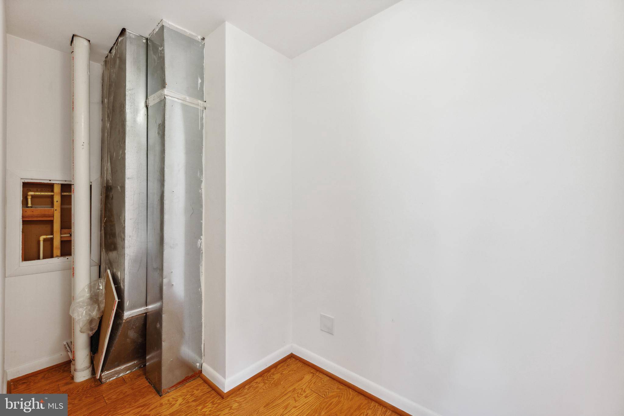 HOLMES RUN PARK - Residential Lease