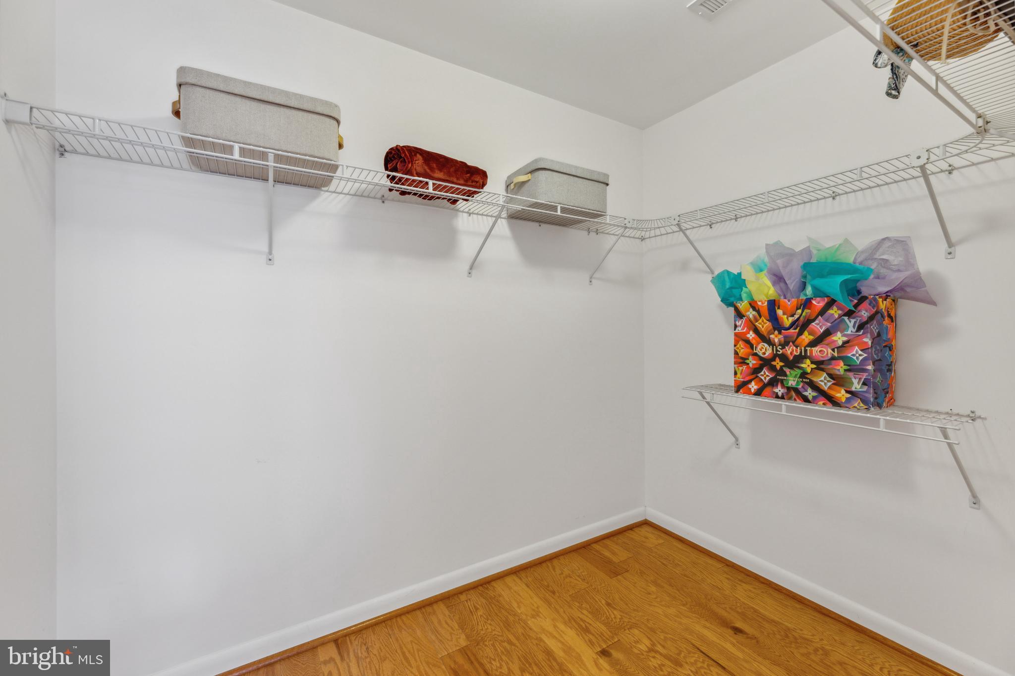 HOLMES RUN PARK - Residential Lease