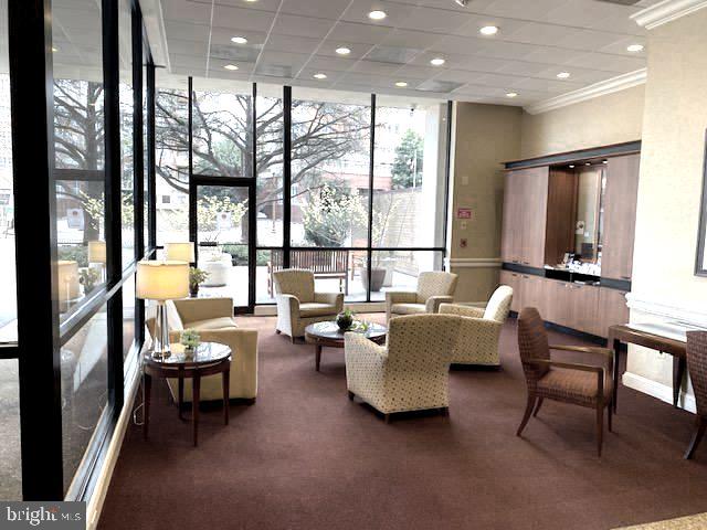 3800 FAIRFAX DRIVE 207