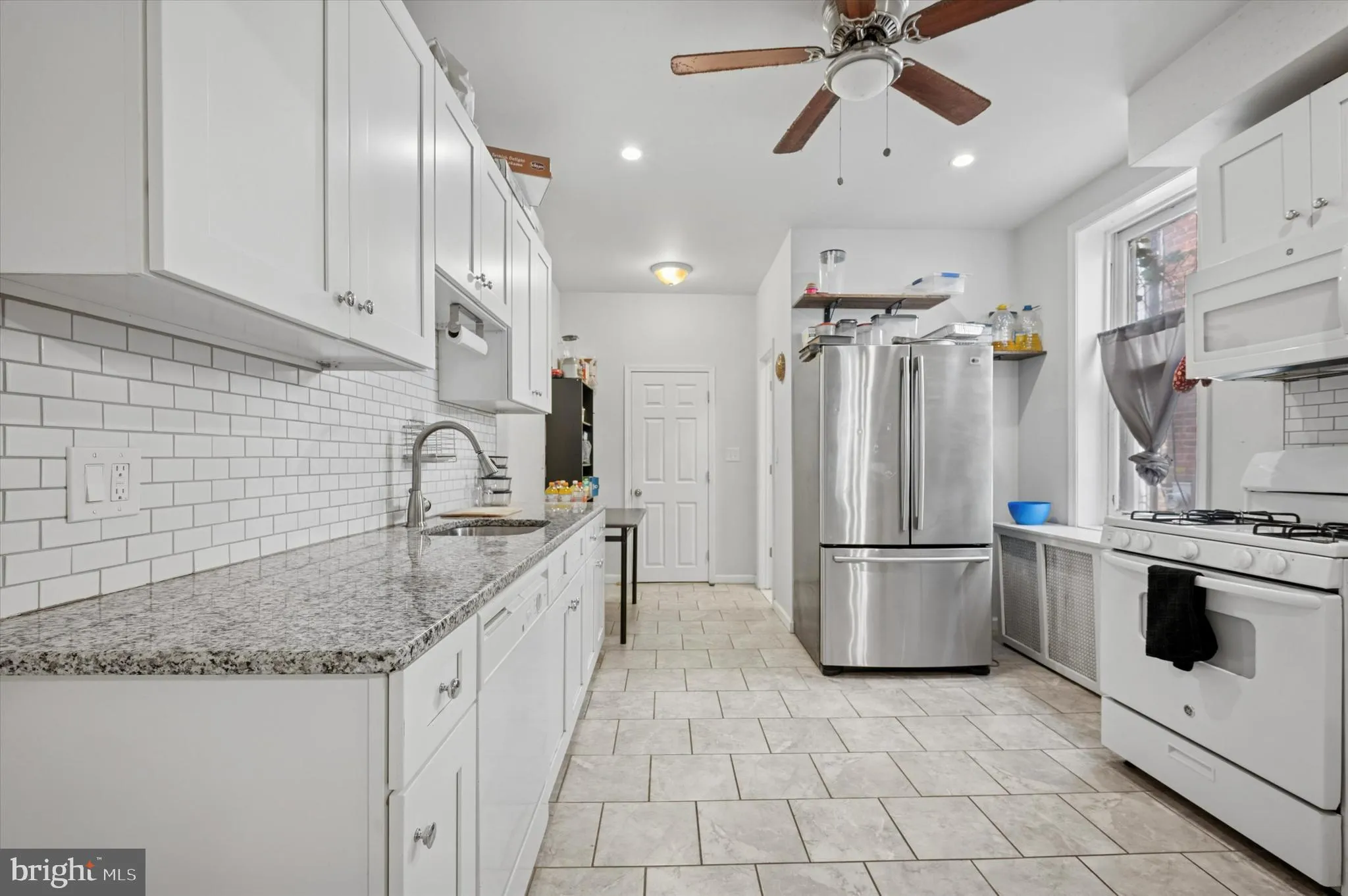 Philadelphia, Pennsylvania 19143, United States, 3 Bedrooms Bedrooms, ,2 BathroomsBathrooms,Residential,Contingent,129290