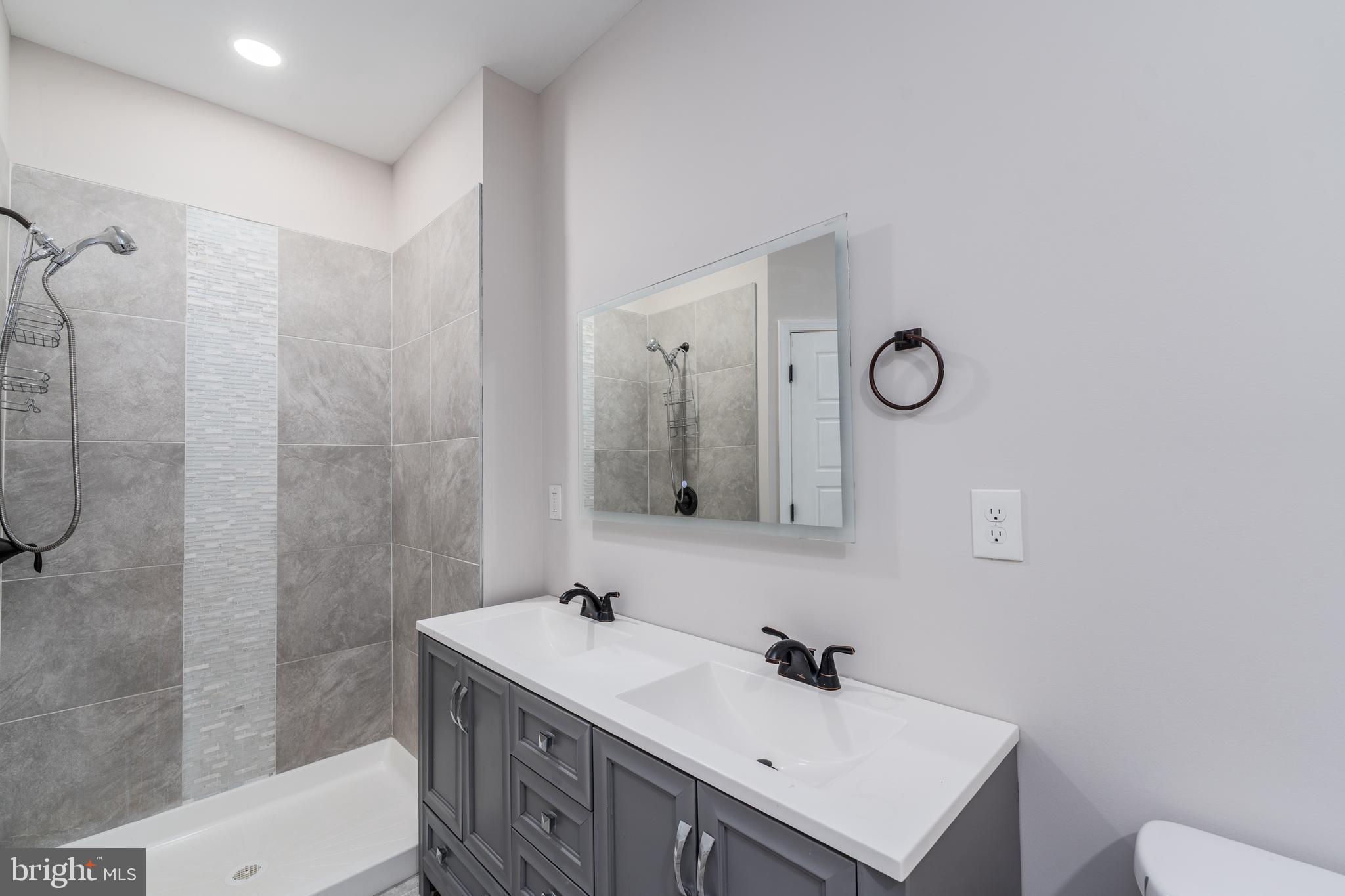 PARK CIRCLE - Residential