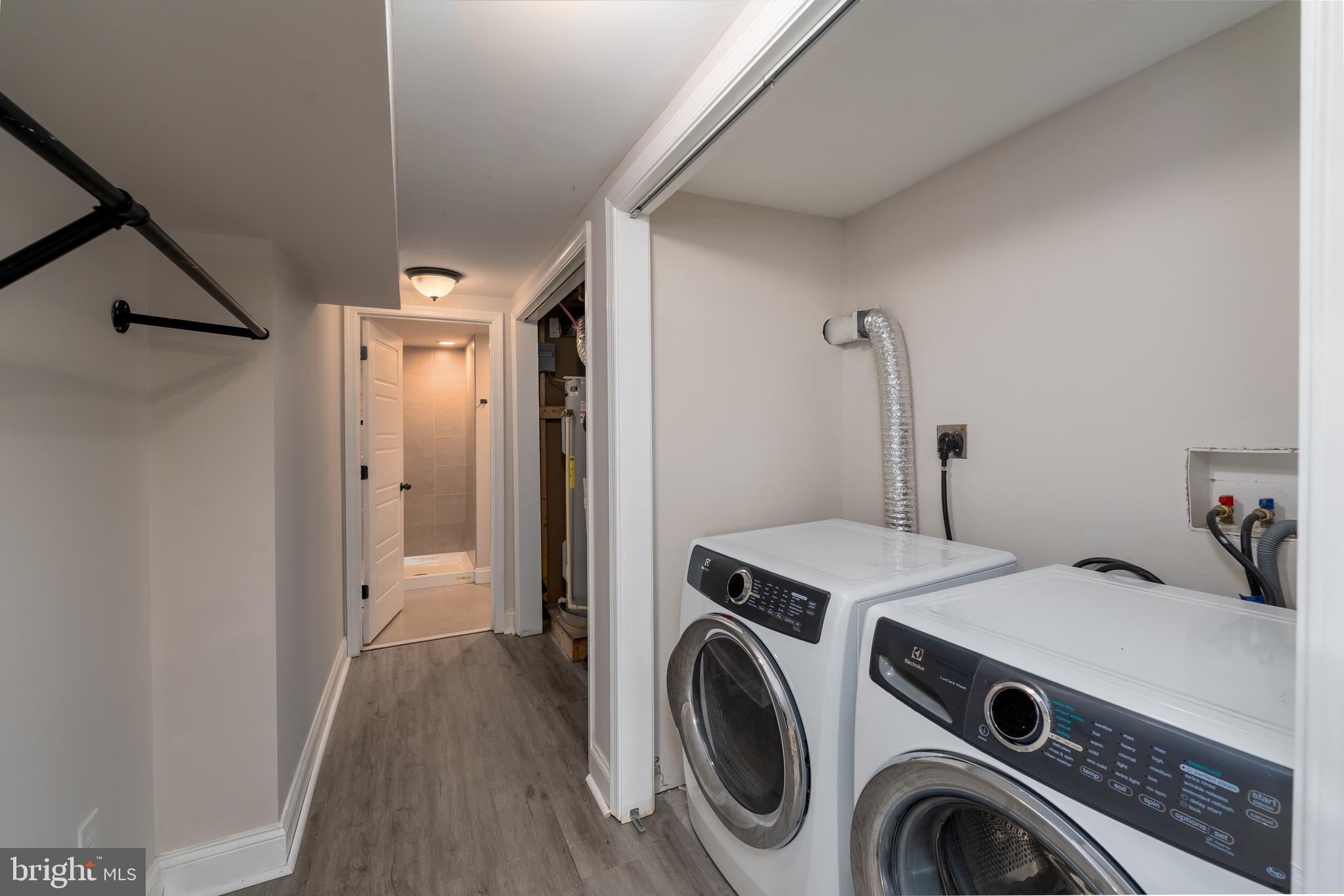 PARK CIRCLE - Residential