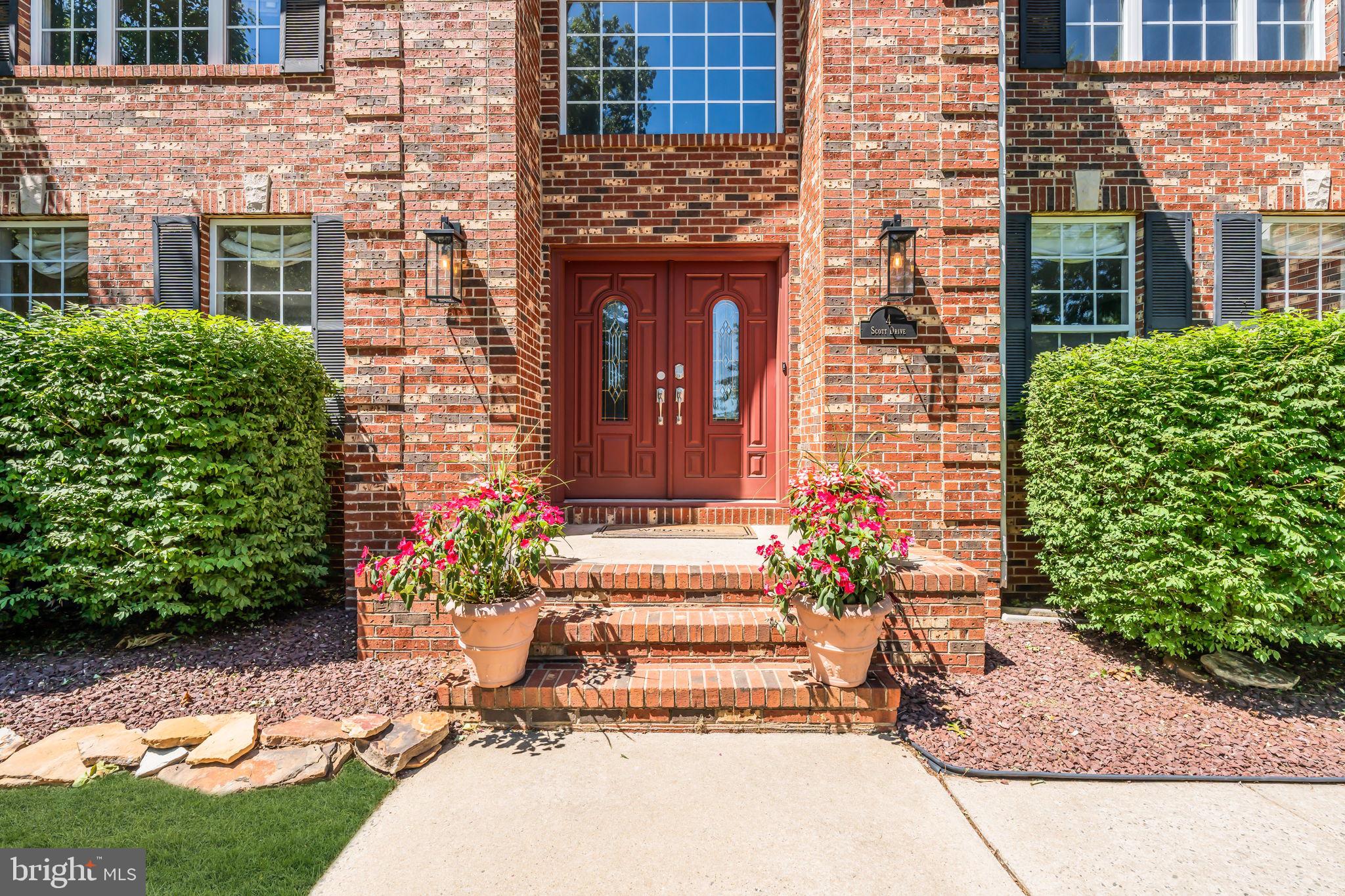 4 SCOTT DRIVE