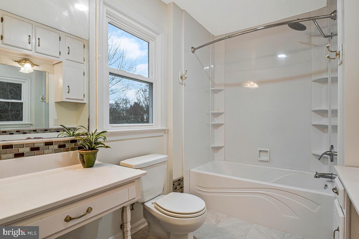 ROLLING VALLEY - Residential