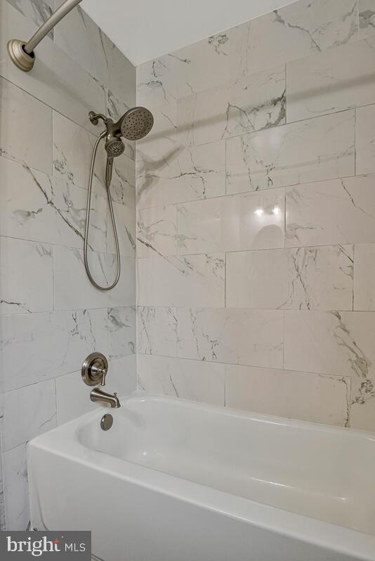 ROLLING VALLEY - Residential