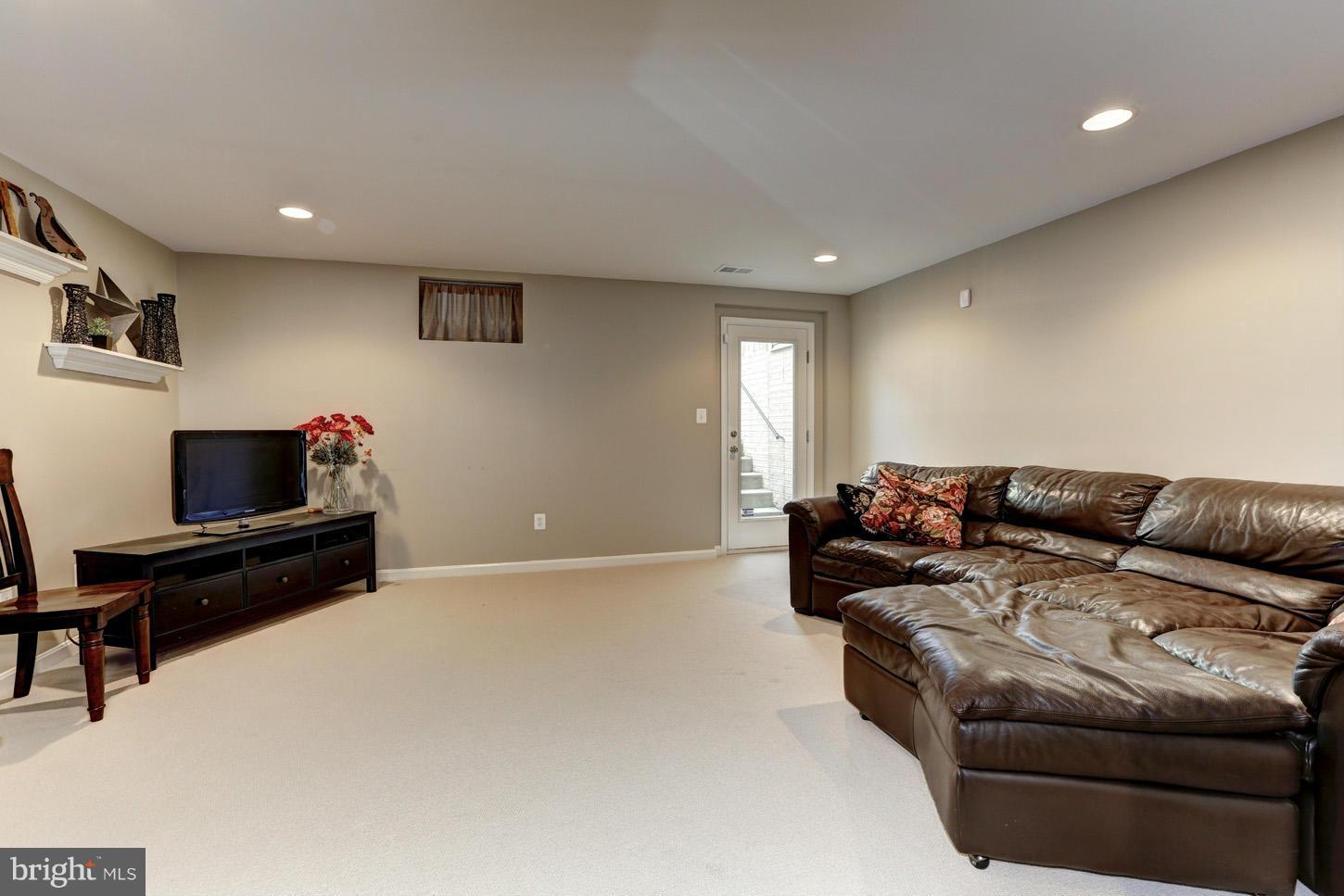 PEMBROOKE - Residential