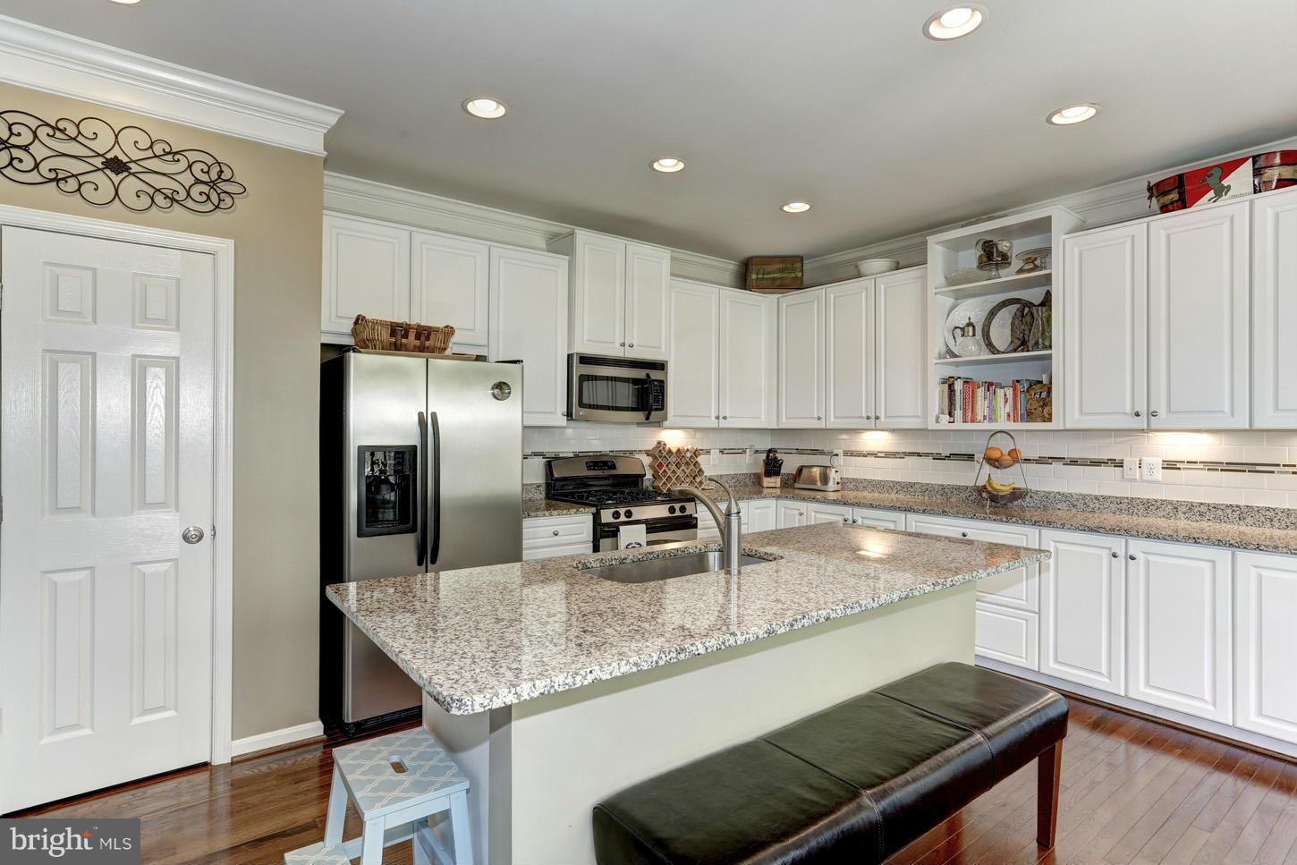 PEMBROOKE - Residential