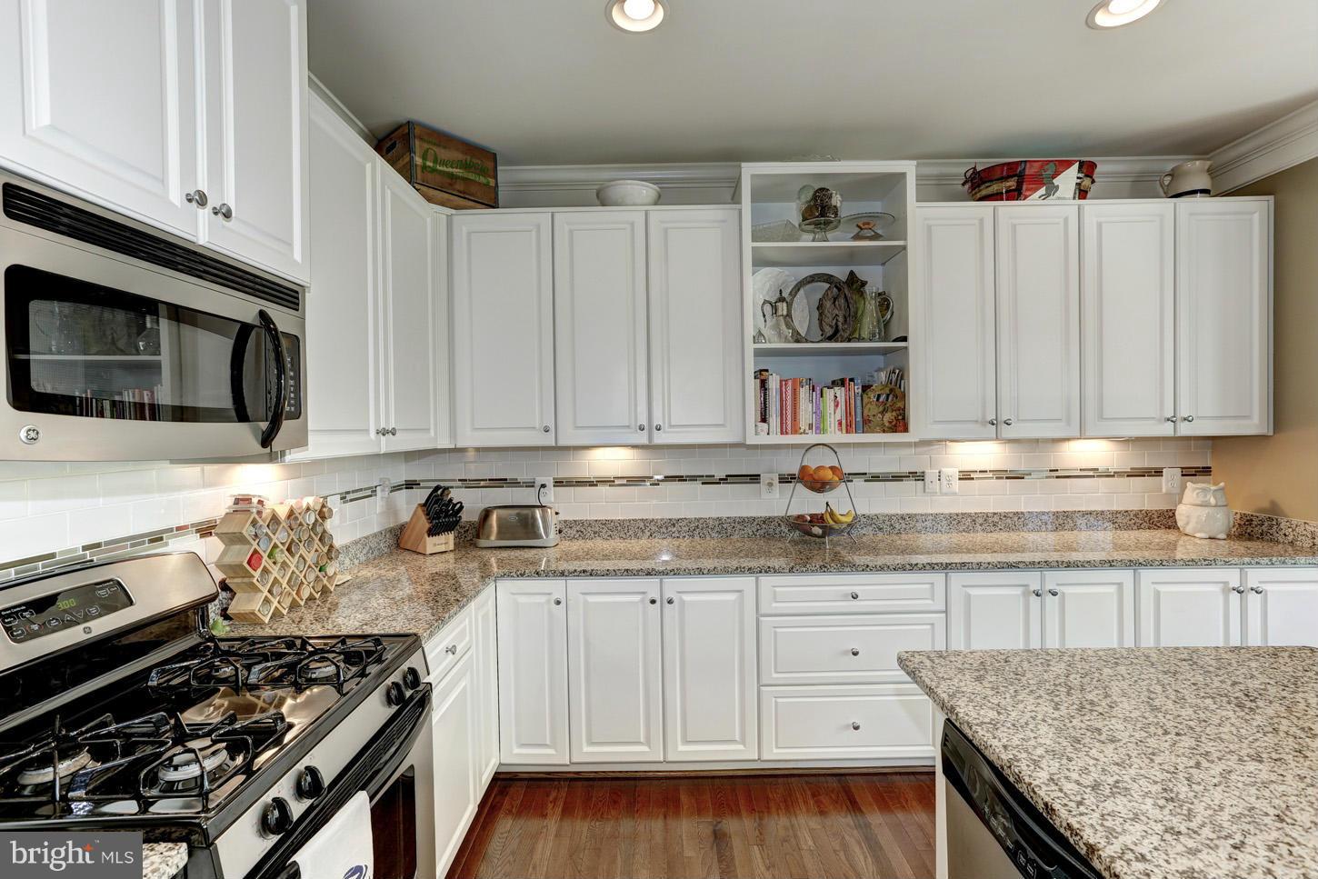 PEMBROOKE - Residential