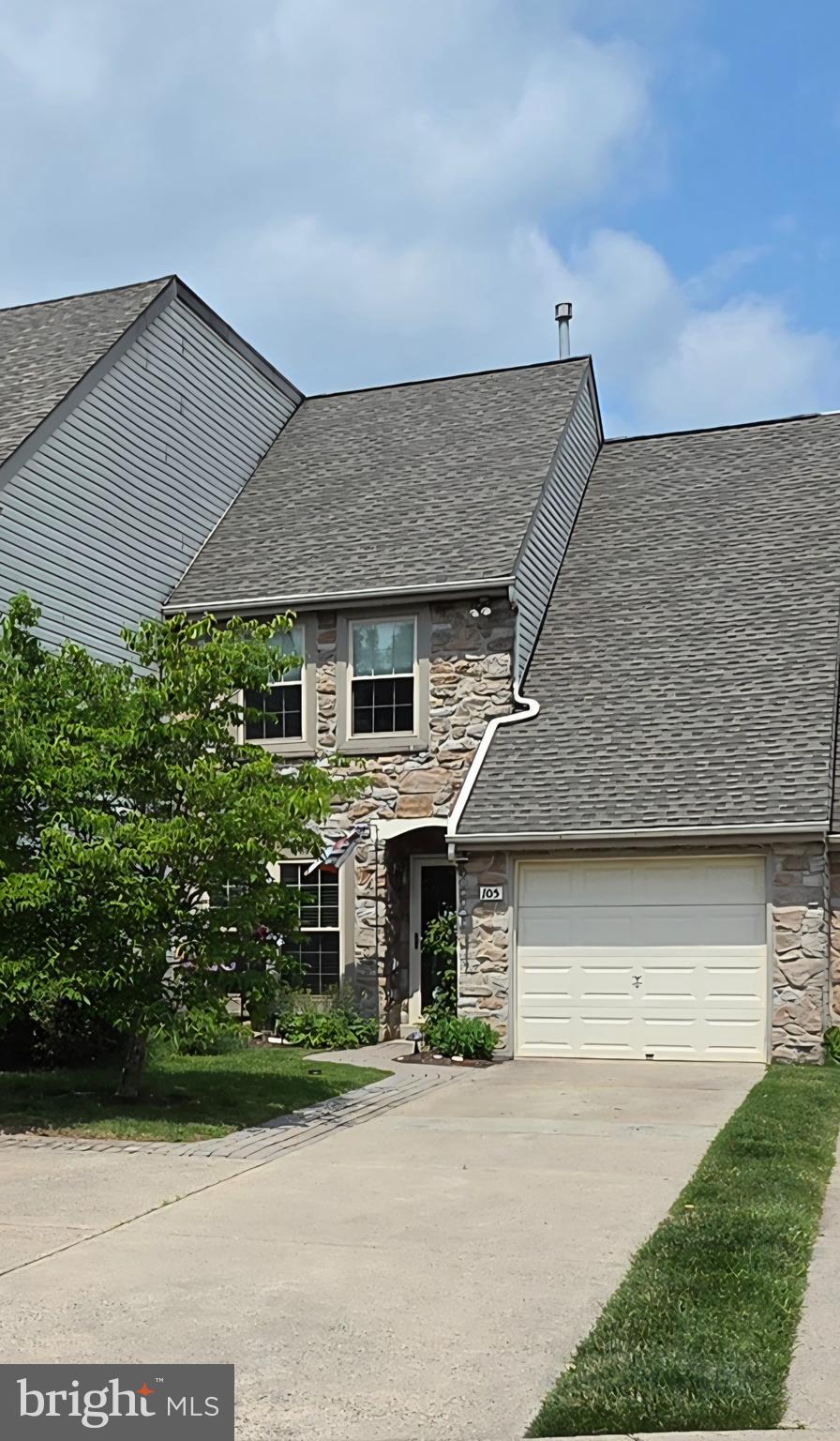 105 LARKSPUR COURT