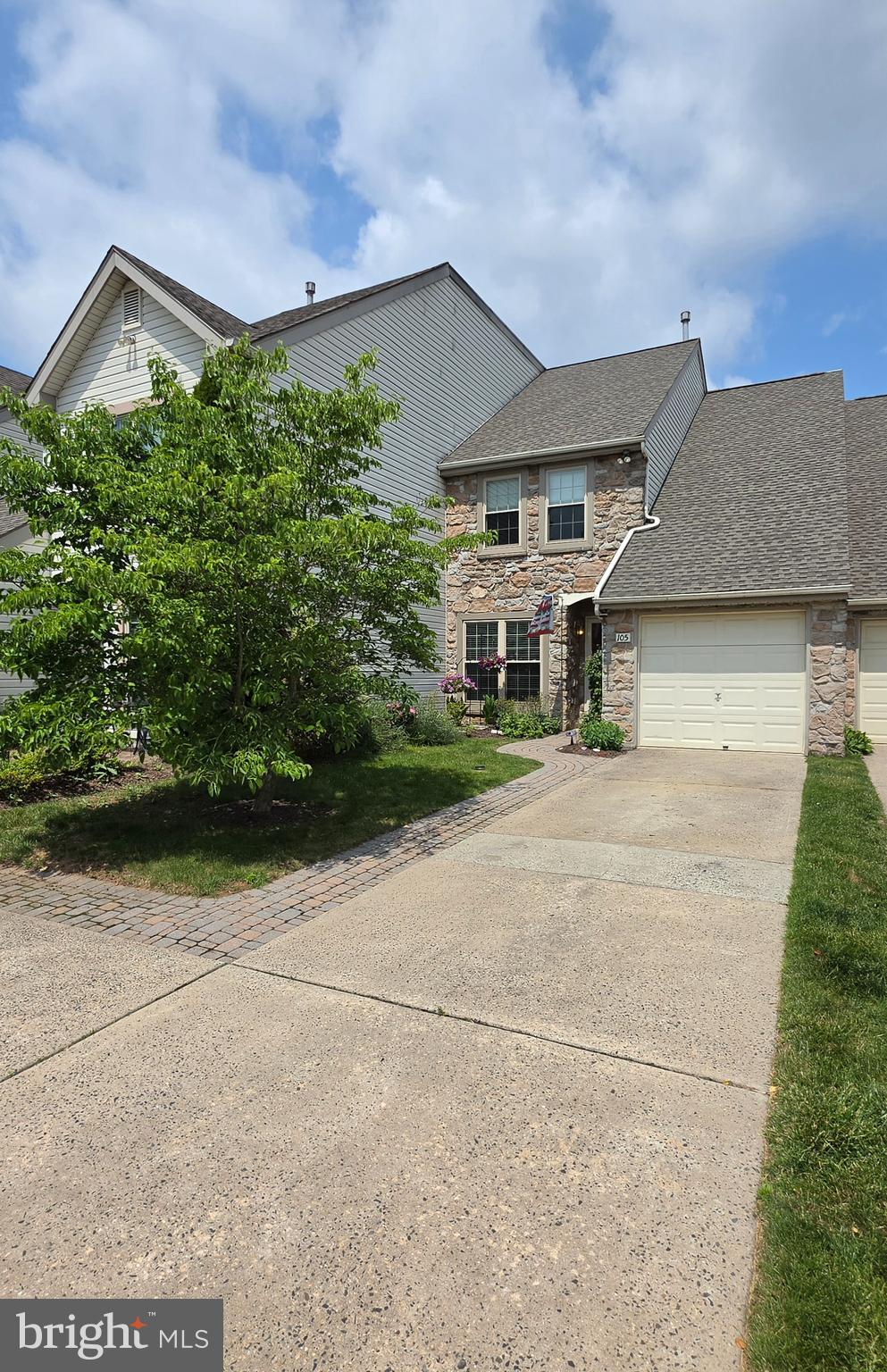 105 LARKSPUR COURT